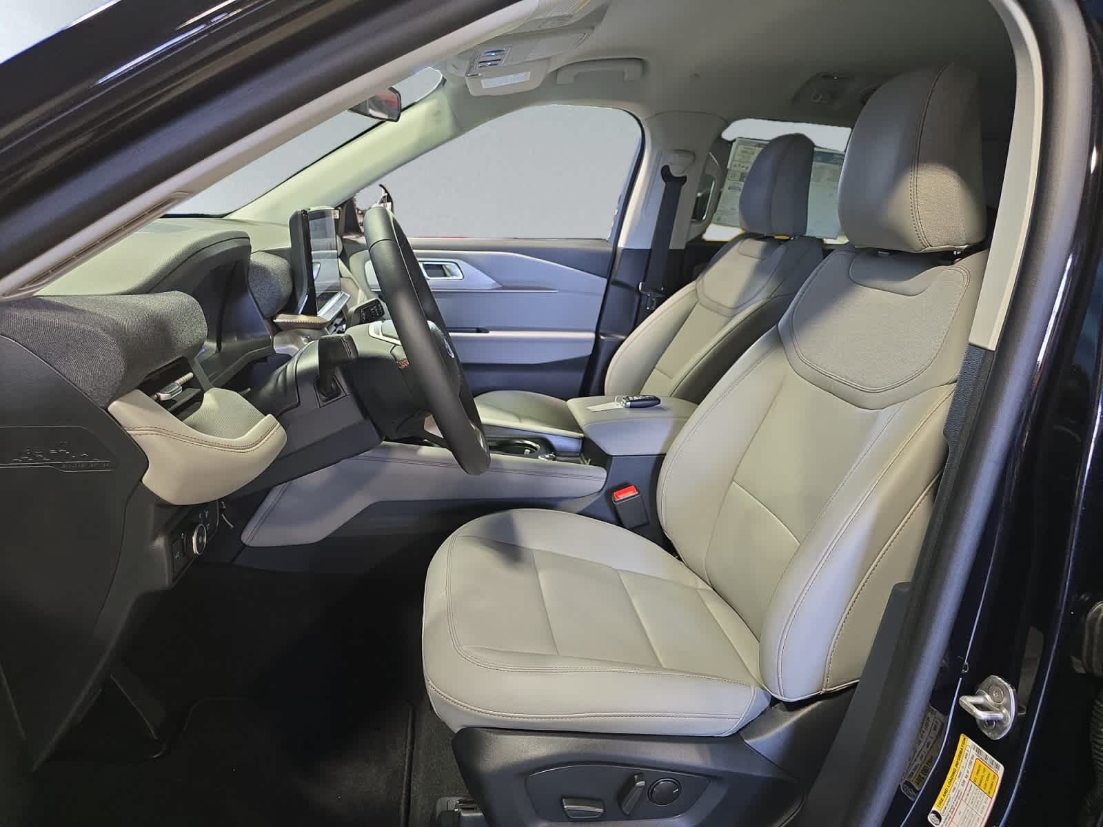 new 2025 Ford Explorer car, priced at $44,703