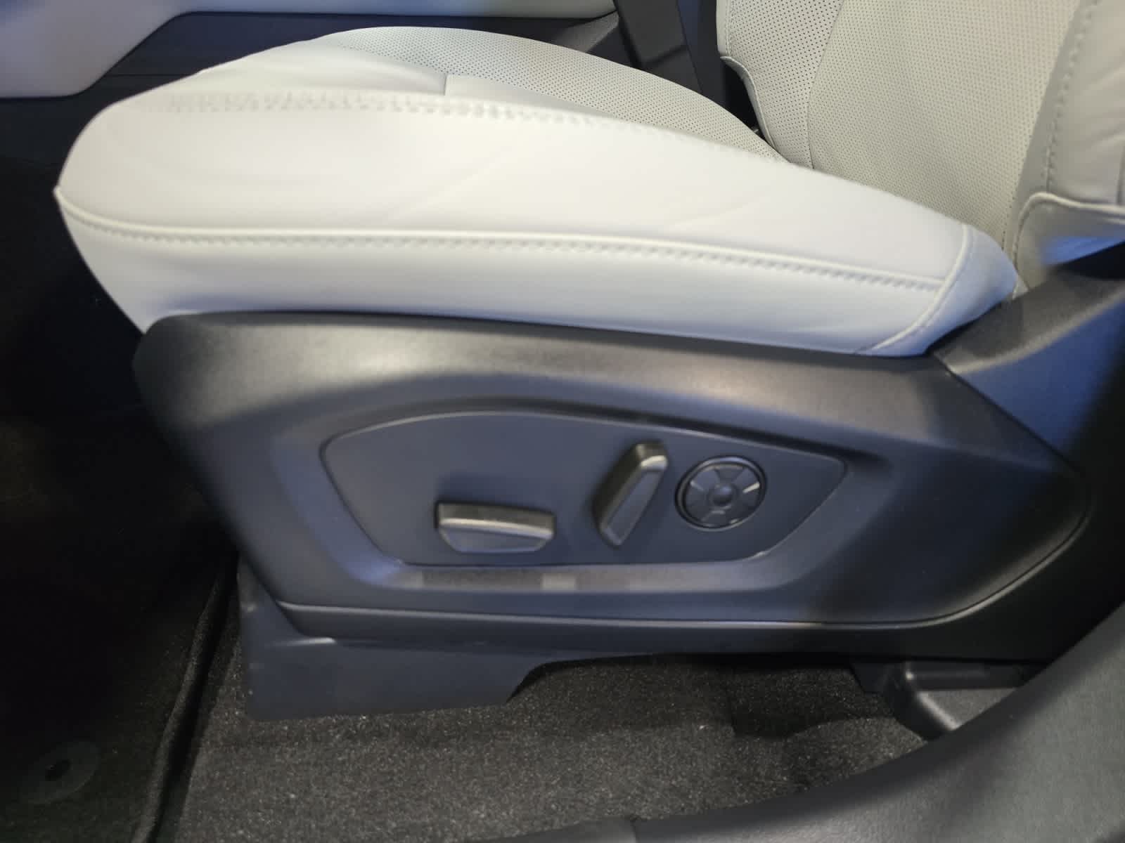 new 2025 Ford Explorer car, priced at $56,284