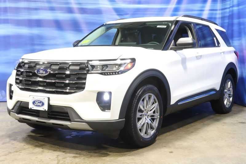 new 2025 Ford Explorer car, priced at $48,652