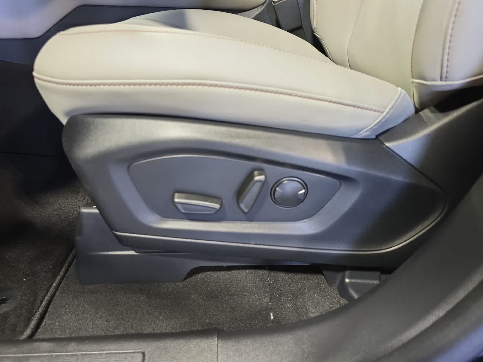 new 2025 Ford Explorer car, priced at $44,703