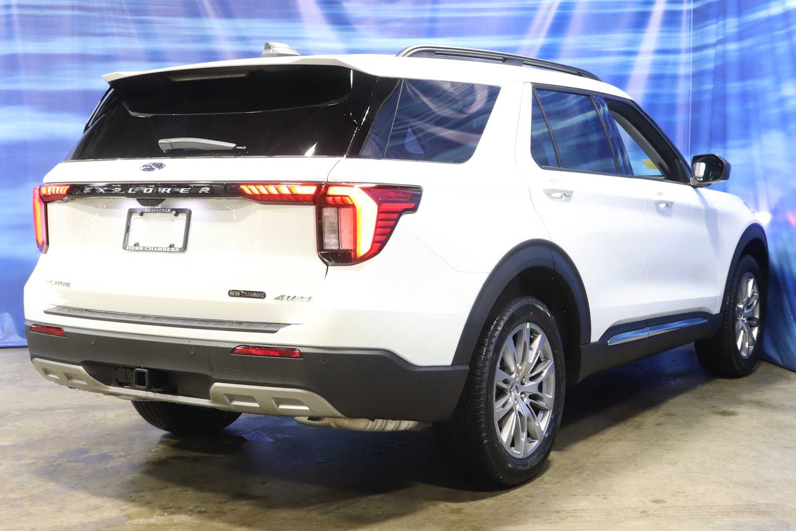 new 2025 Ford Explorer car, priced at $48,652