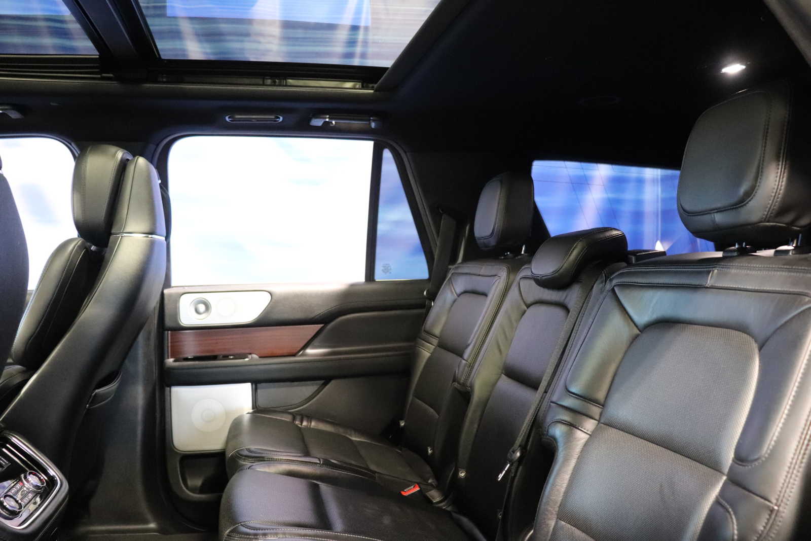 used 2021 Lincoln Navigator car, priced at $59,998
