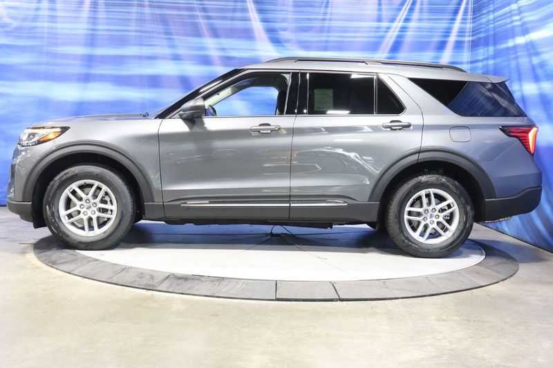 new 2025 Ford Explorer car, priced at $41,757