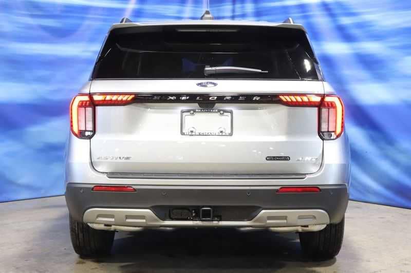 new 2025 Ford Explorer car, priced at $48,224