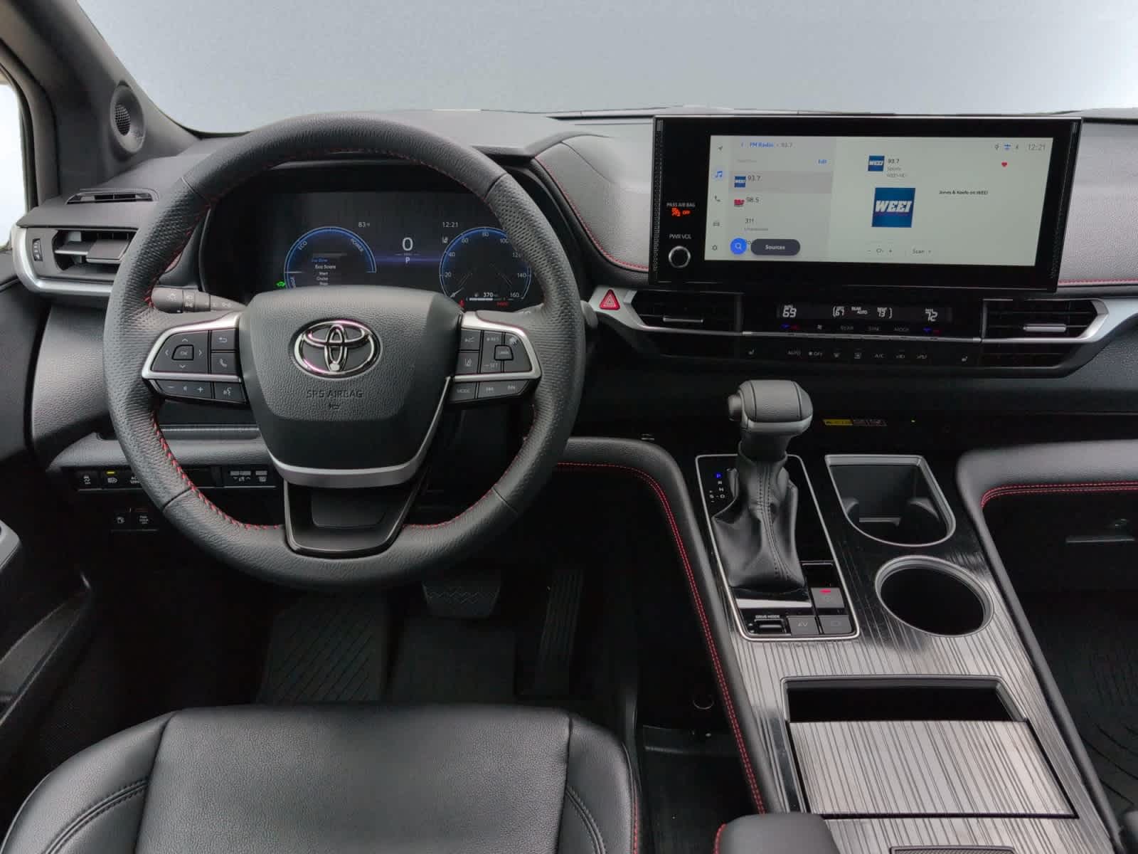 used 2025 Toyota Sienna car, priced at $51,998