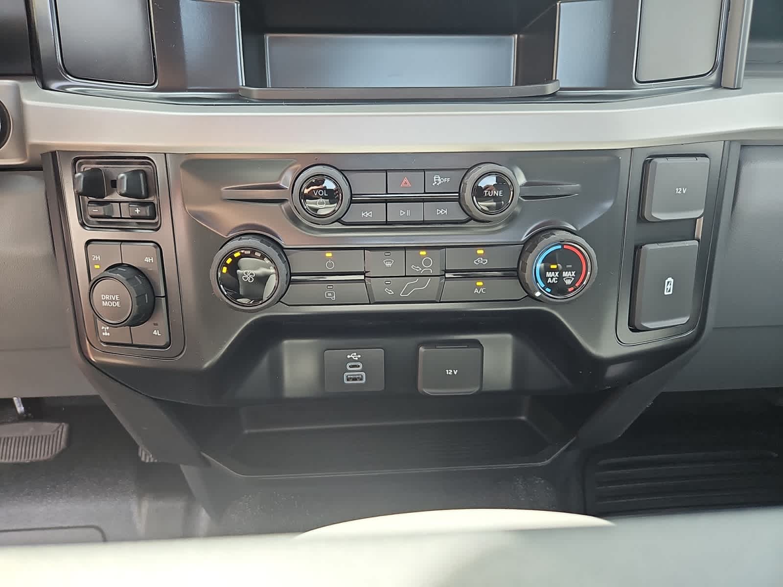 new 2025 Ford Super Duty F-350 SRW car, priced at $53,765