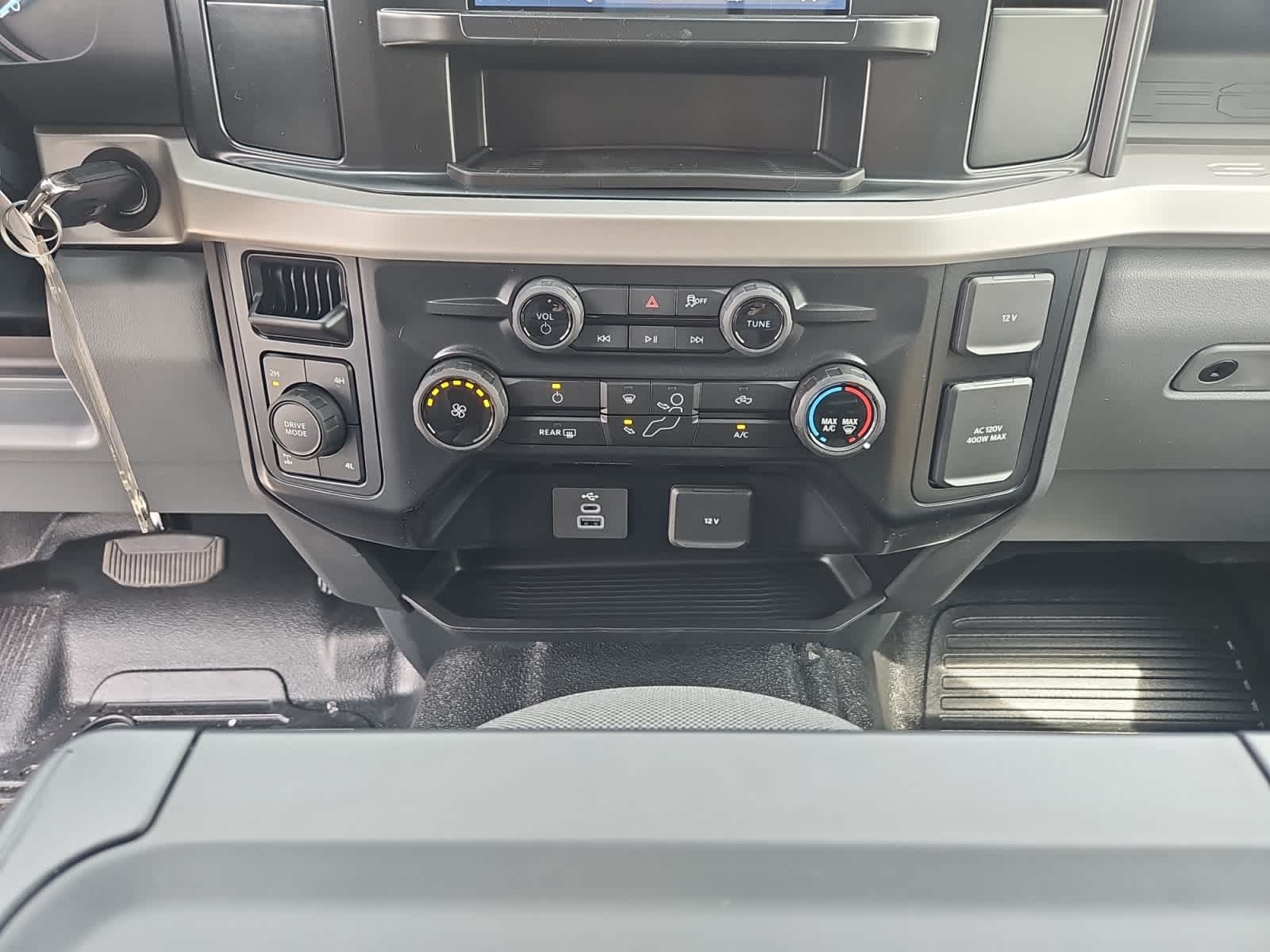 new 2025 Ford Super Duty F-350 SRW car, priced at $67,345