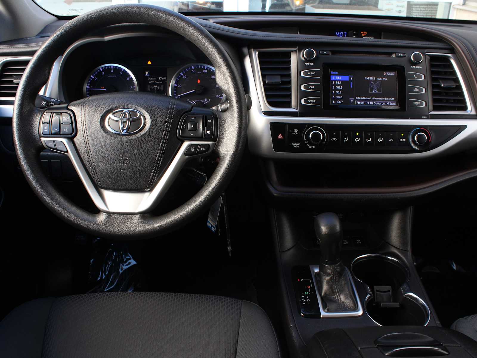 used 2019 Toyota Highlander car, priced at $26,998