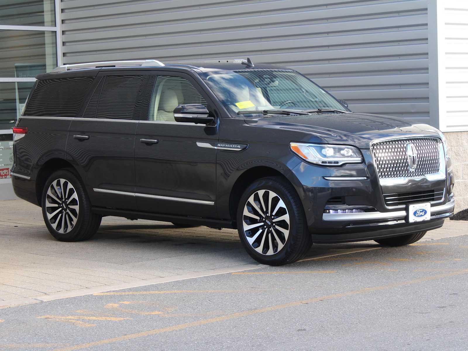 used 2022 Lincoln Navigator car, priced at $66,998