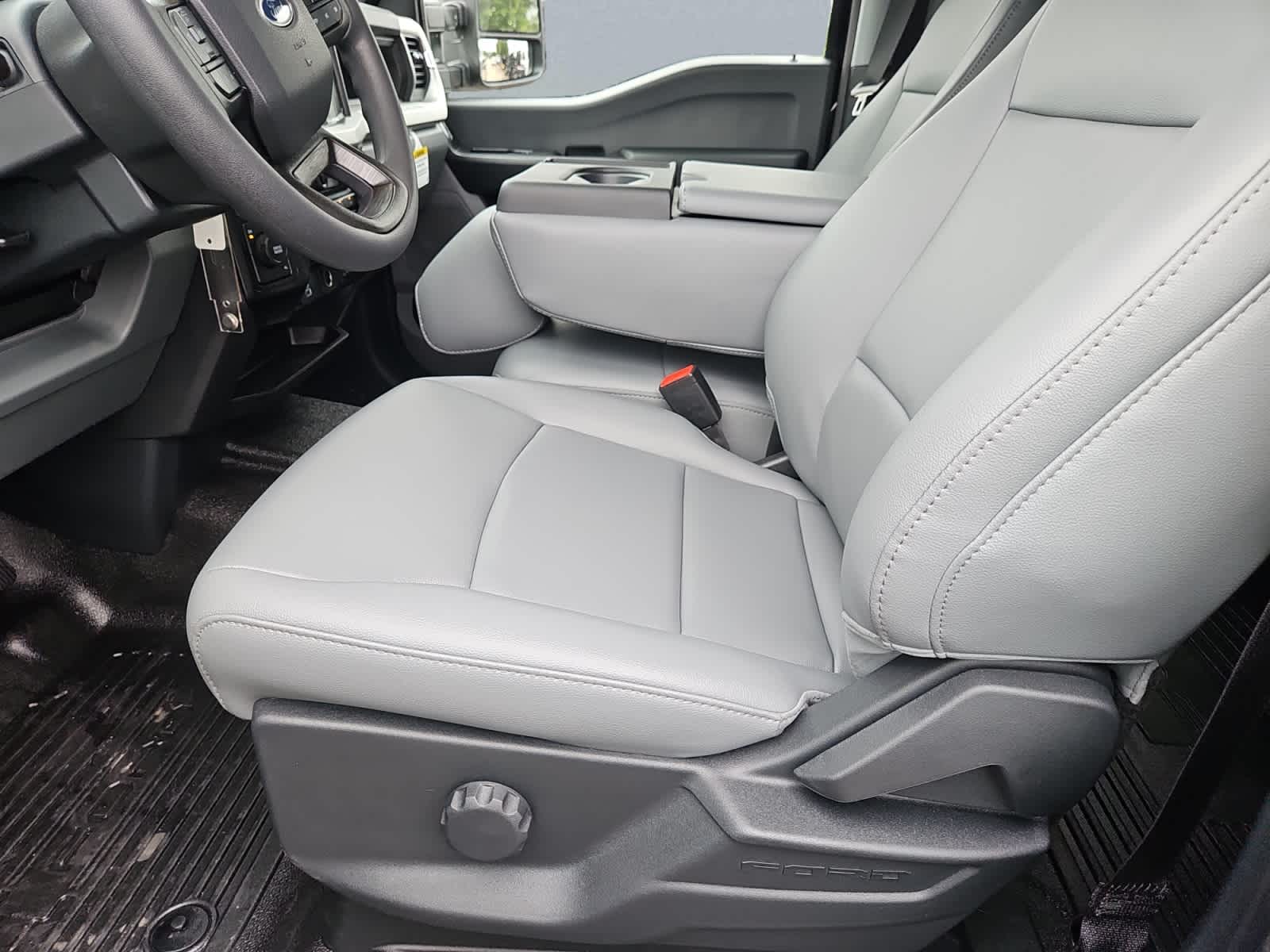new 2025 Ford Super Duty F-250 SRW car, priced at $56,195