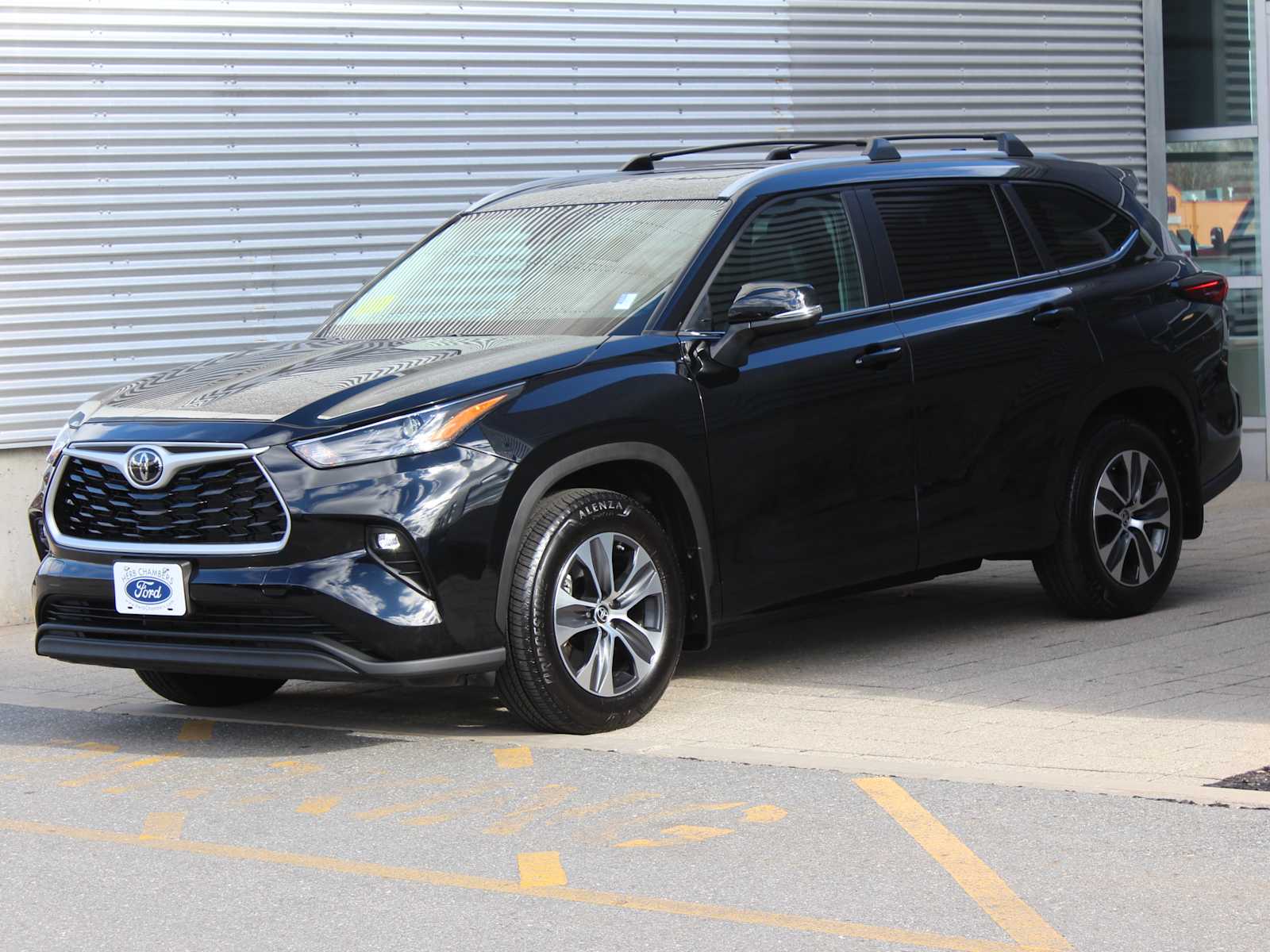 used 2024 Toyota Highlander car, priced at $44,998