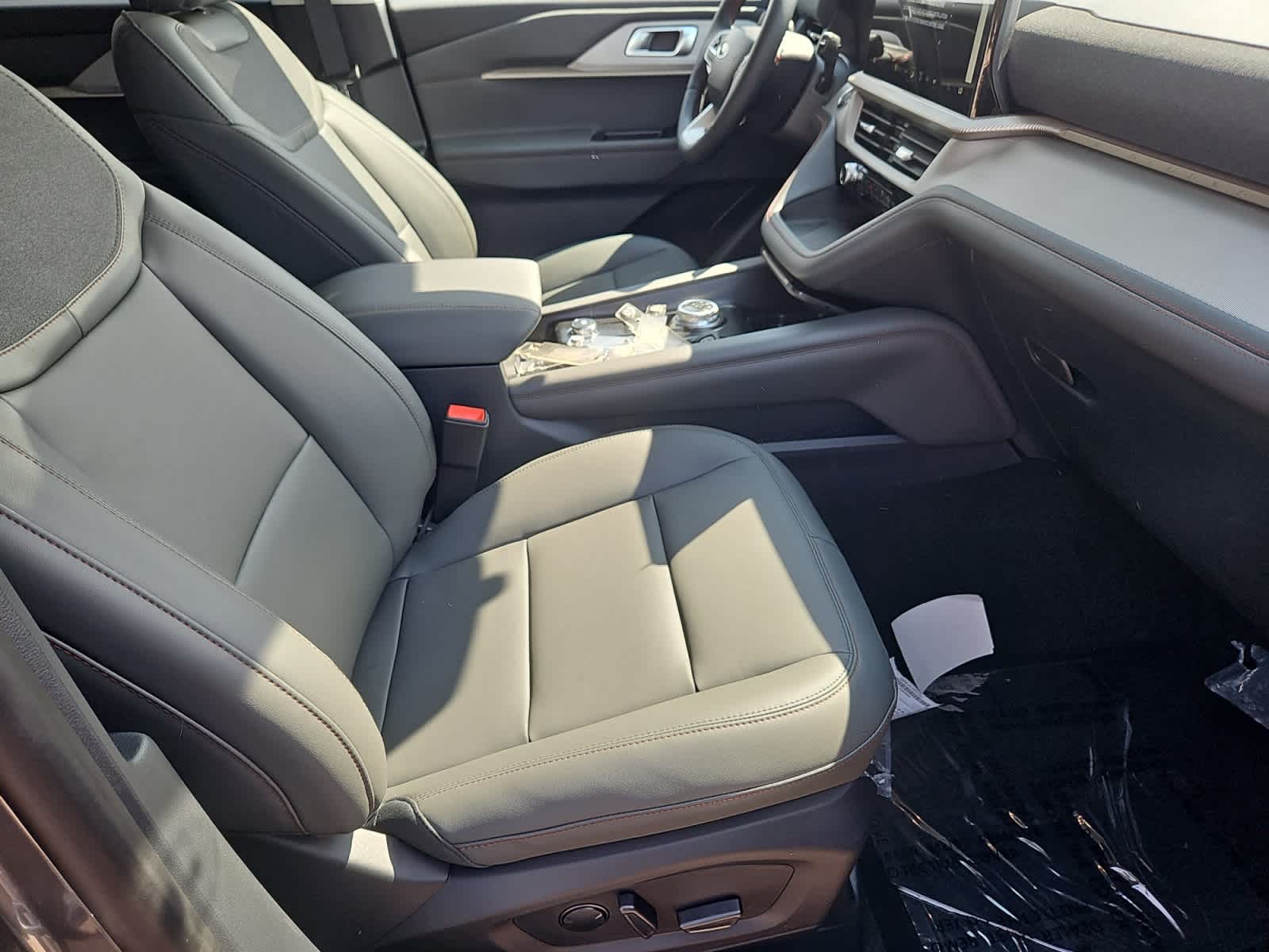 new 2025 Ford Explorer car, priced at $46,707