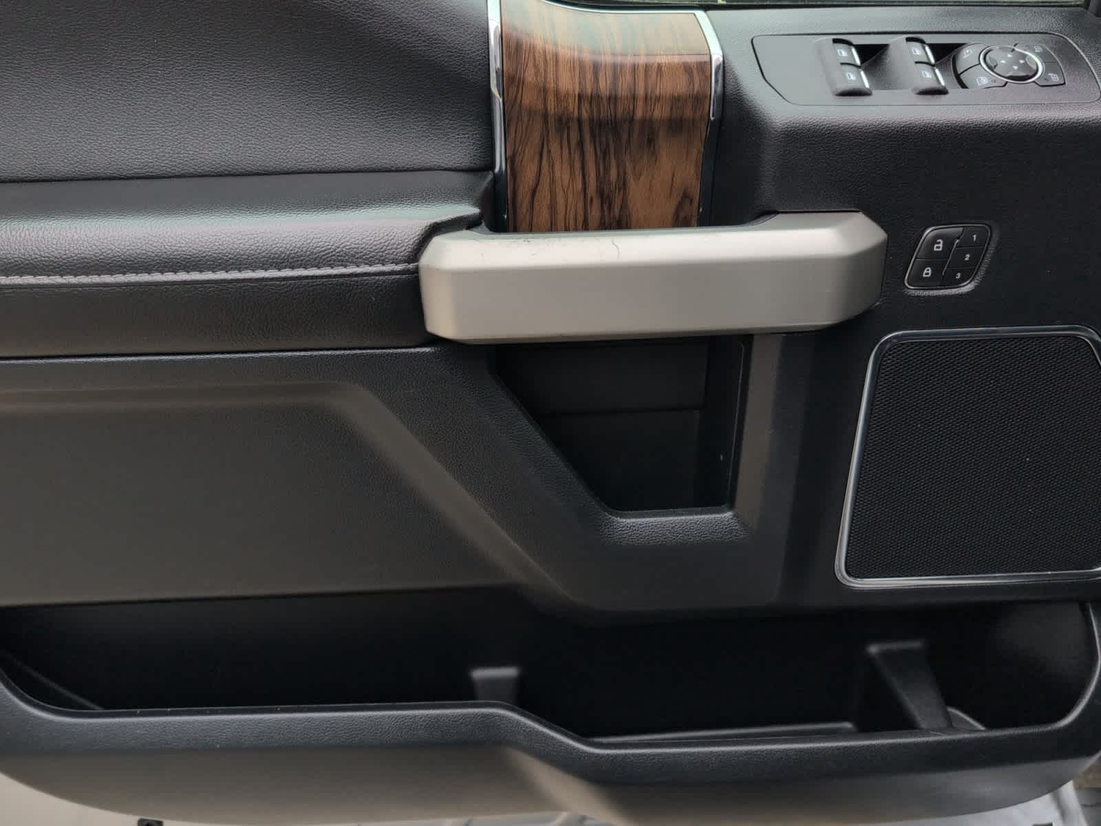 used 2019 Ford F-150 car, priced at $32,998