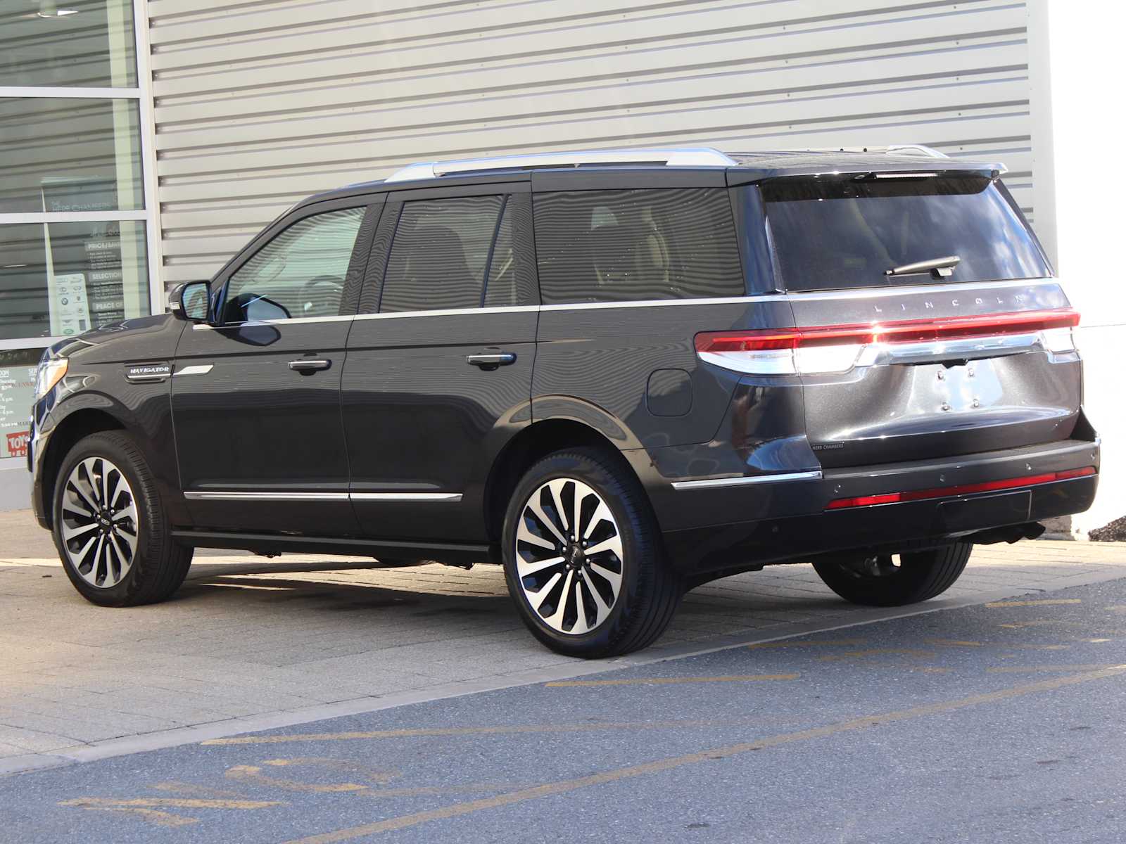 used 2022 Lincoln Navigator car, priced at $66,998