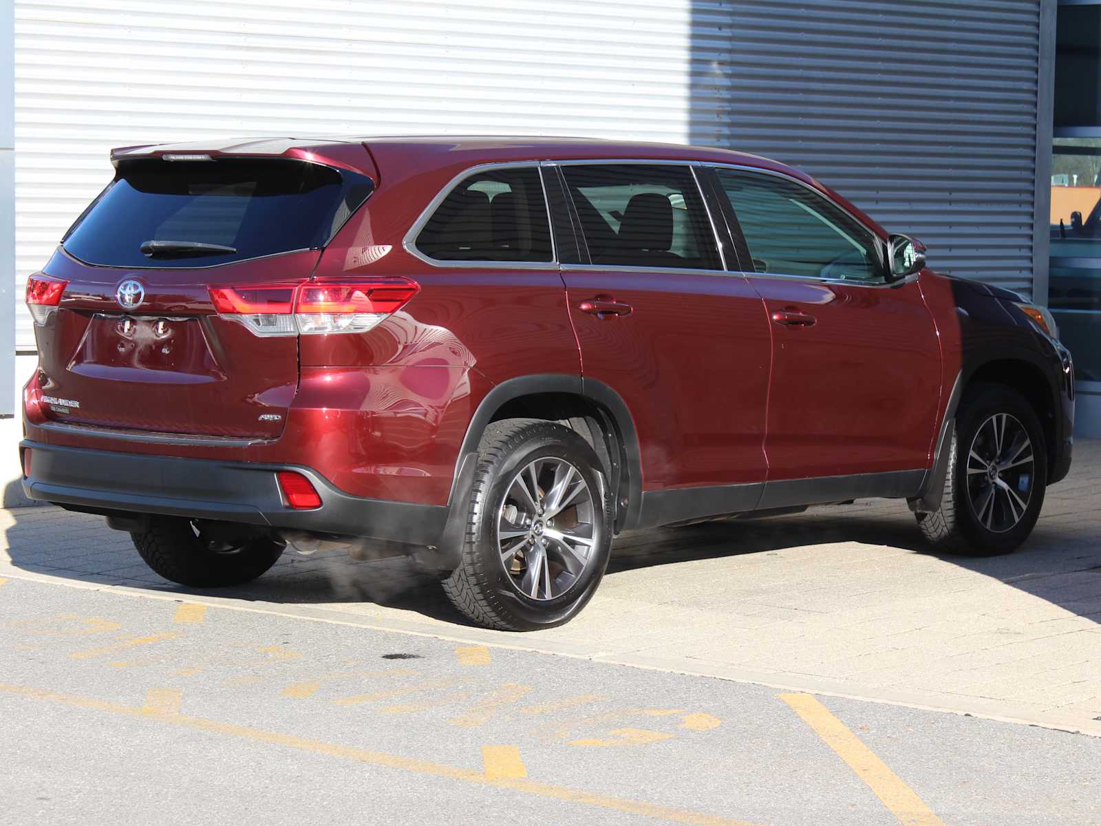 used 2019 Toyota Highlander car, priced at $26,998