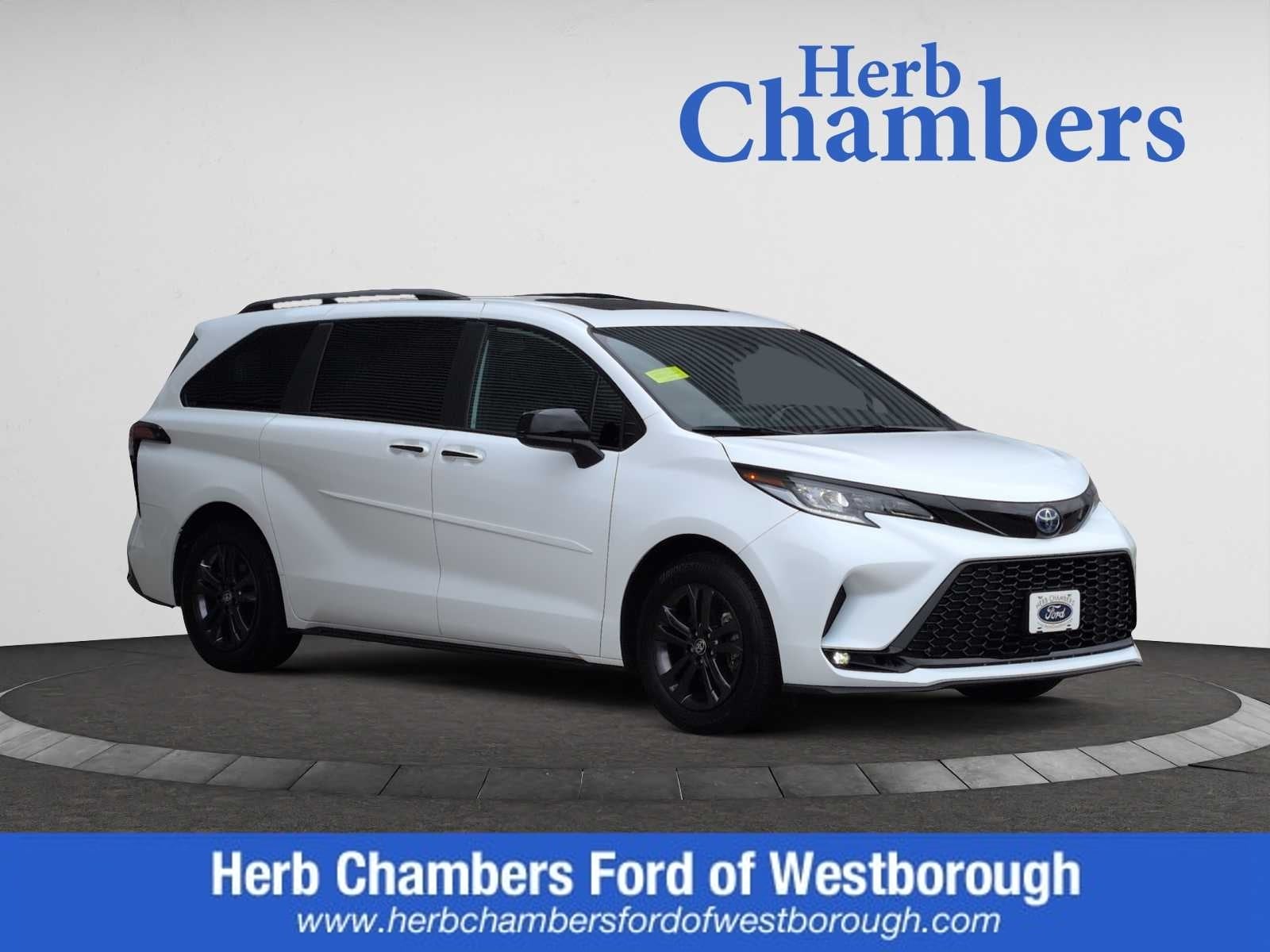 used 2025 Toyota Sienna car, priced at $51,998