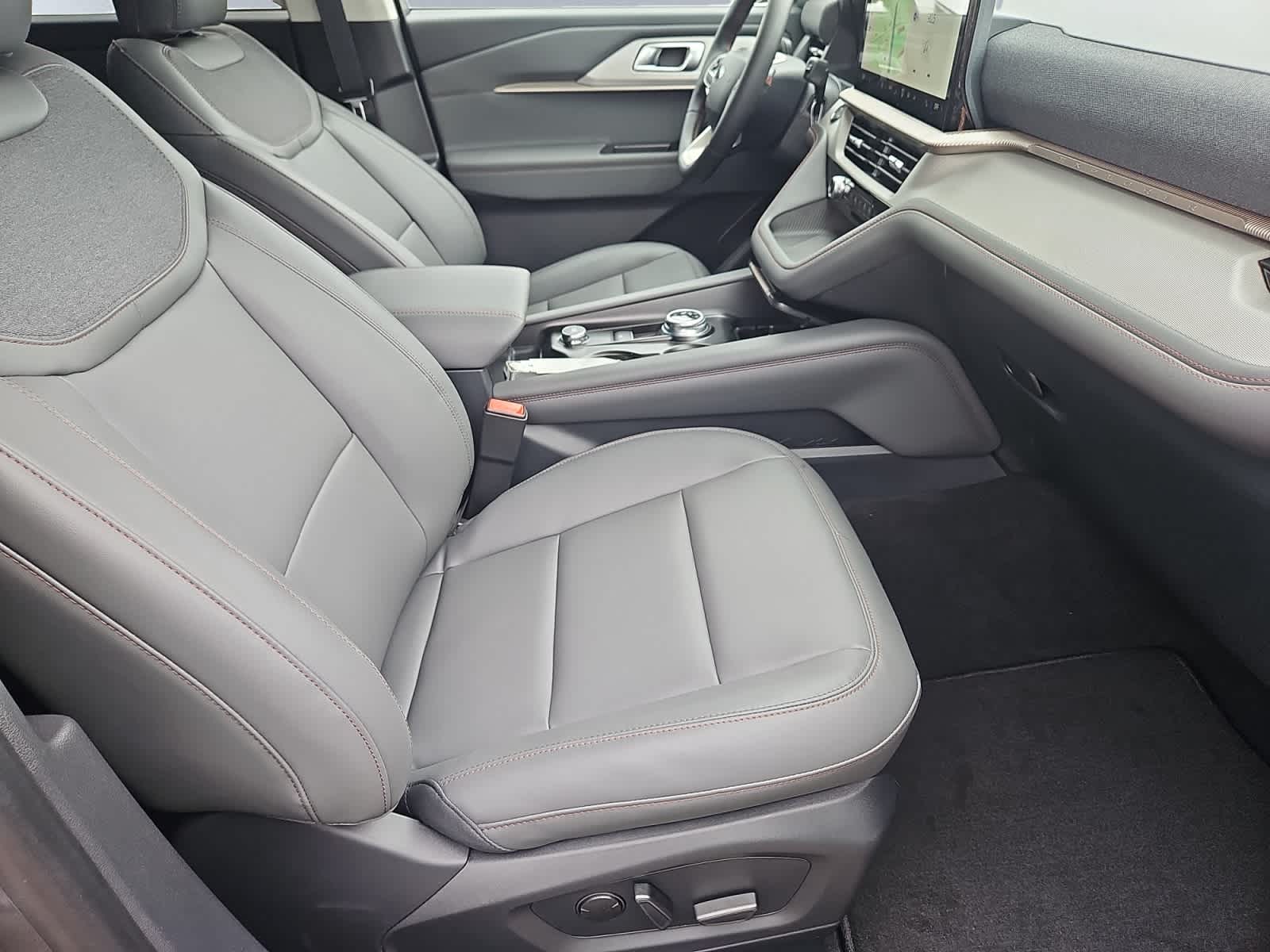 new 2025 Ford Explorer car, priced at $48,185