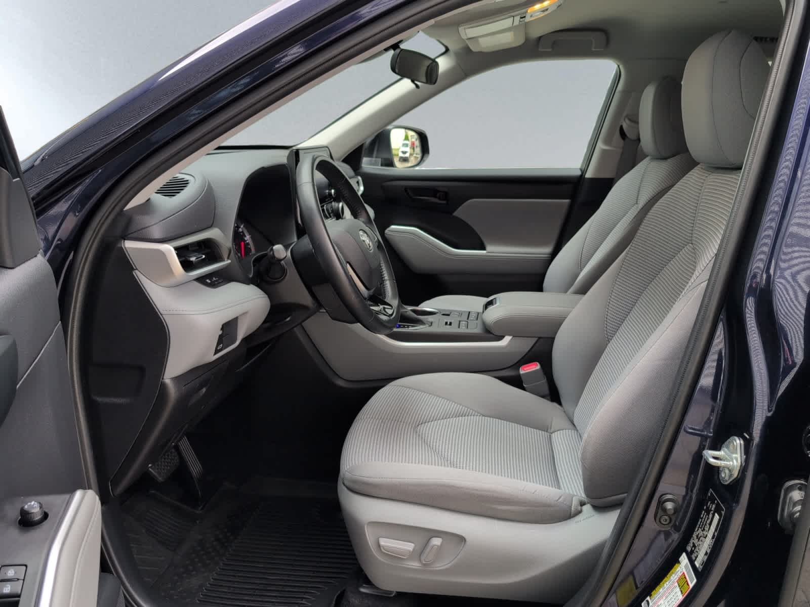 used 2021 Toyota Highlander car, priced at $30,998