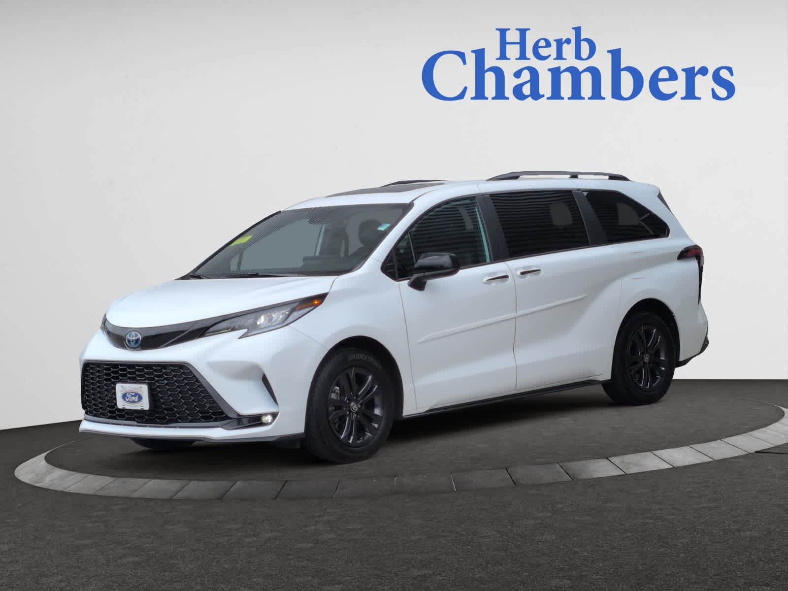 used 2025 Toyota Sienna car, priced at $51,998