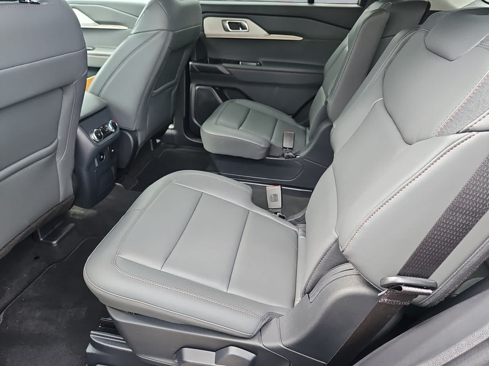new 2025 Ford Explorer car, priced at $48,185