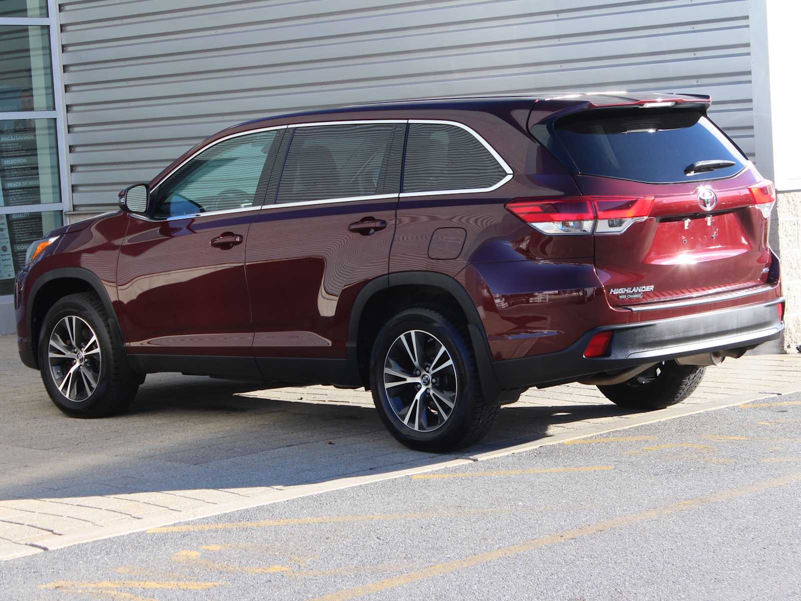 used 2019 Toyota Highlander car, priced at $26,998