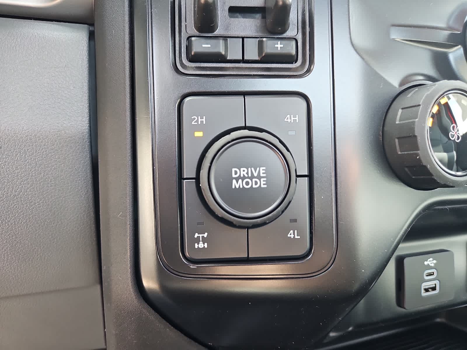 new 2025 Ford Super Duty F-350 SRW car, priced at $53,765