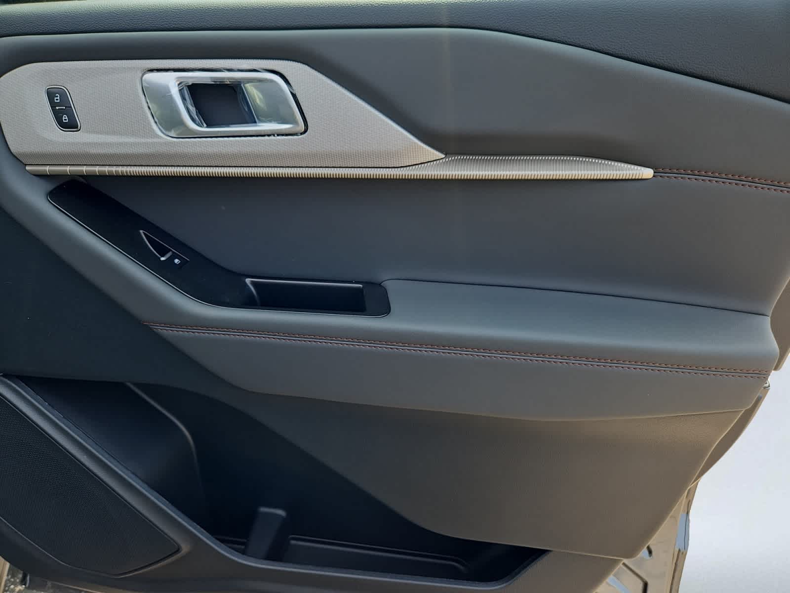 new 2025 Ford Explorer car, priced at $49,880