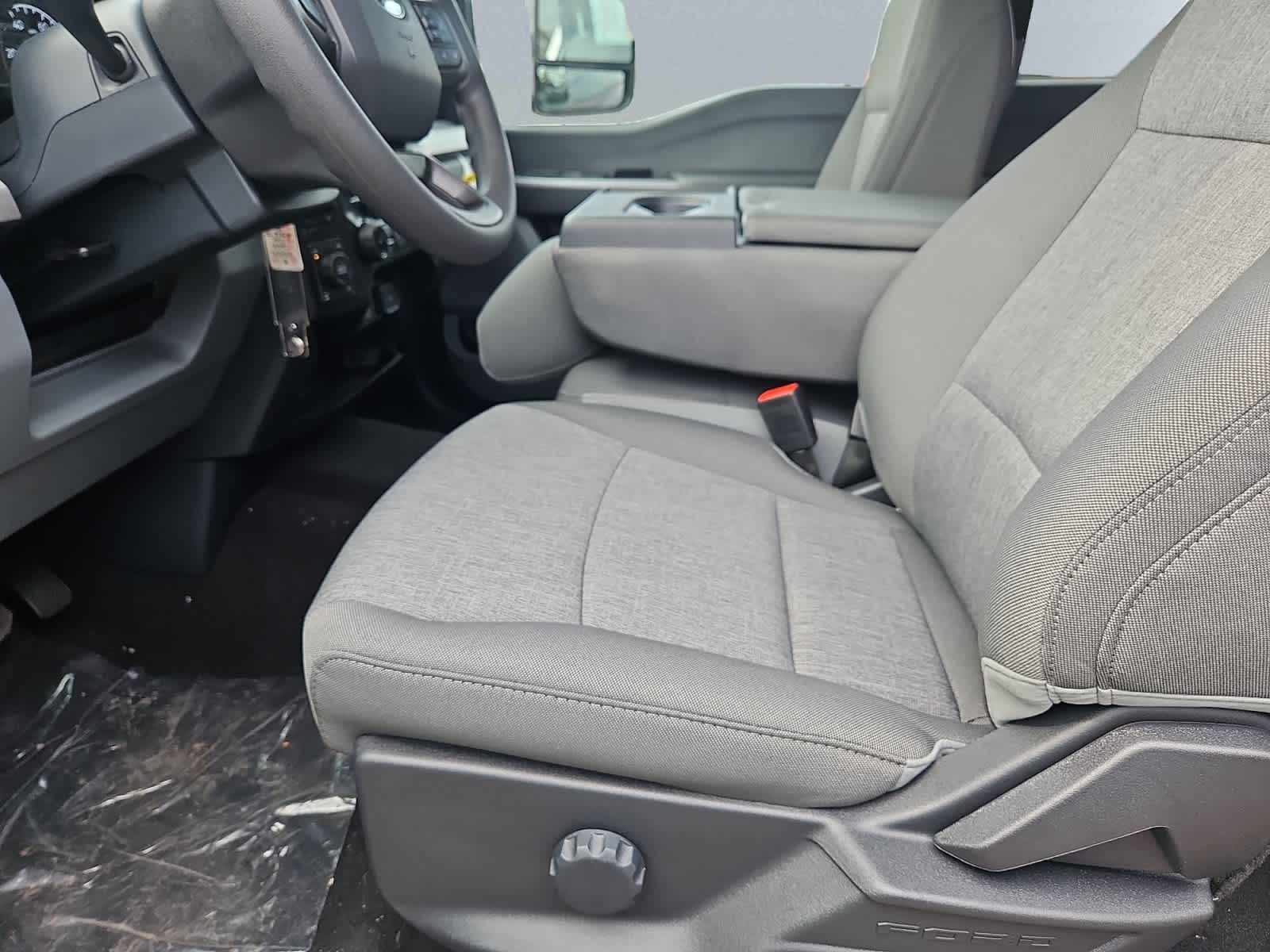 new 2025 Ford Super Duty F-350 SRW car, priced at $64,000