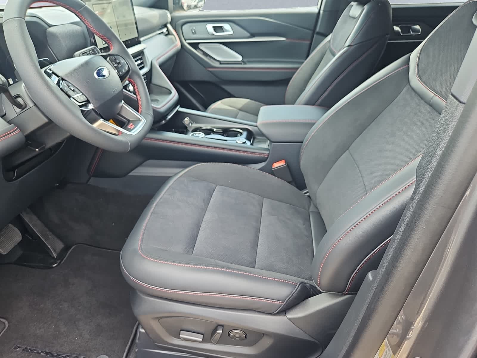 new 2025 Ford Explorer car, priced at $61,660