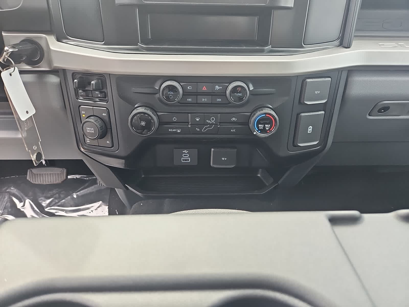 new 2025 Ford Super Duty F-350 SRW car, priced at $64,000