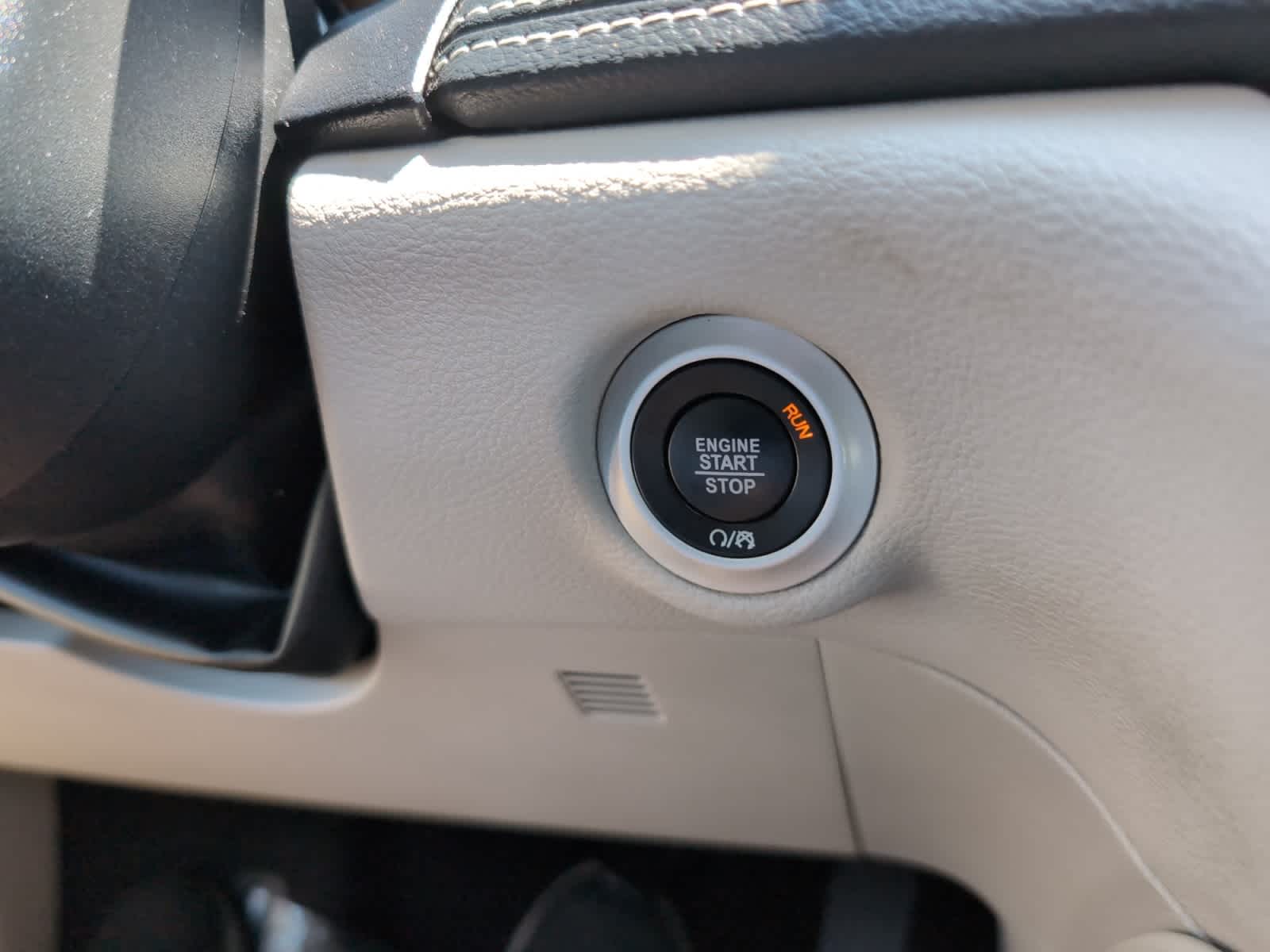 used 2023 Chrysler Pacifica car, priced at $28,498
