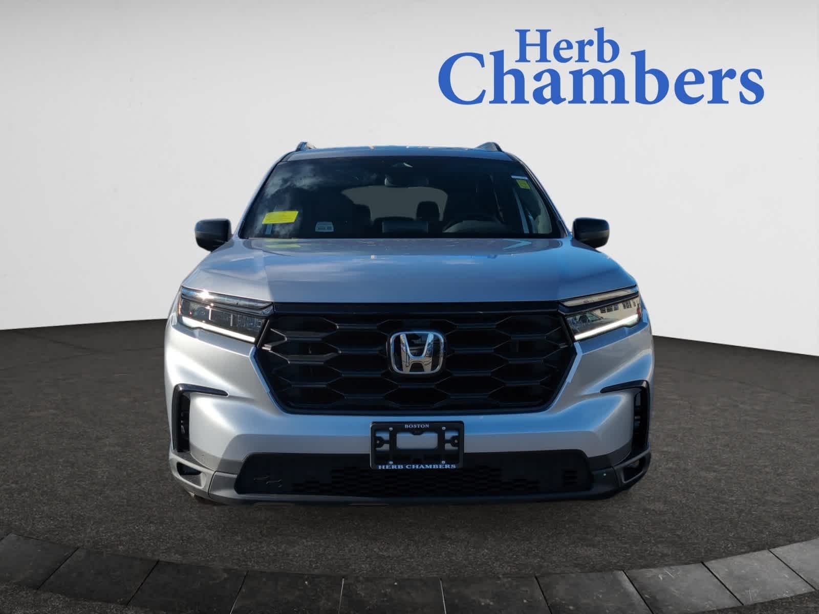 new 2025 Honda Pilot car, priced at $43,750