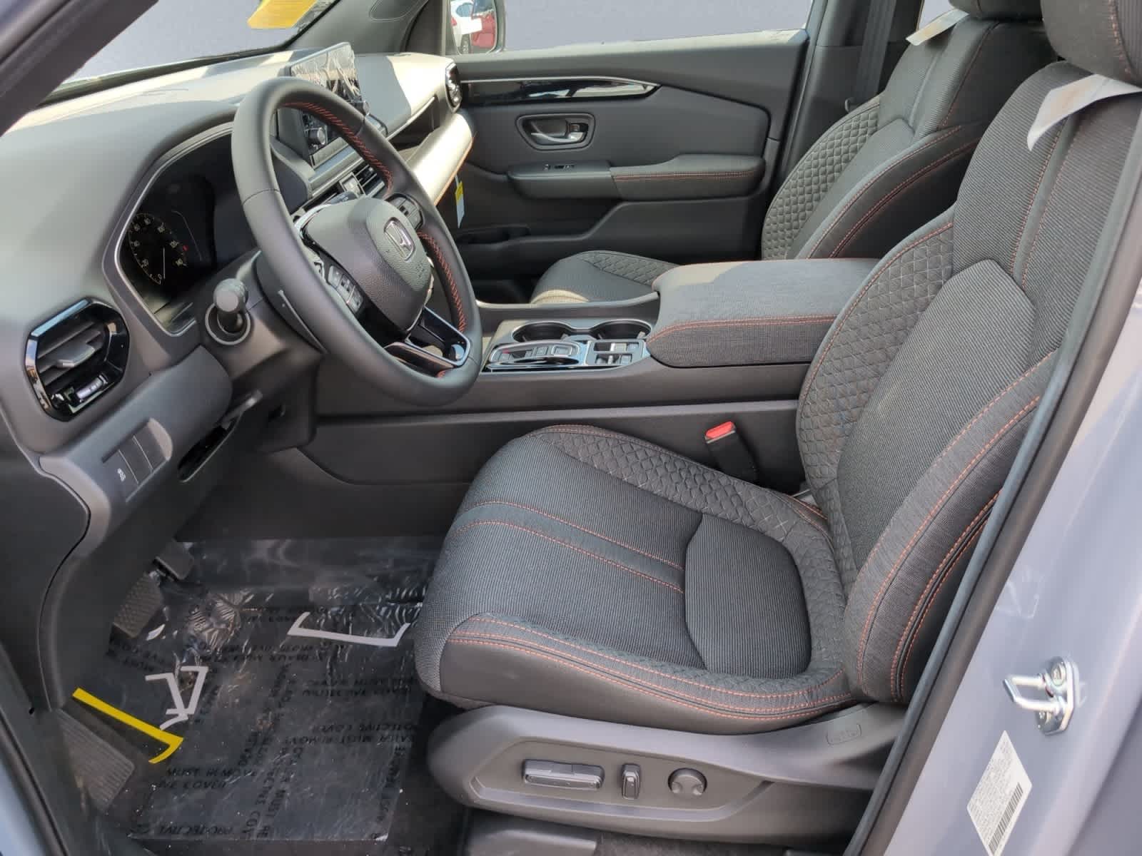 new 2025 Honda Pilot car, priced at $44,205