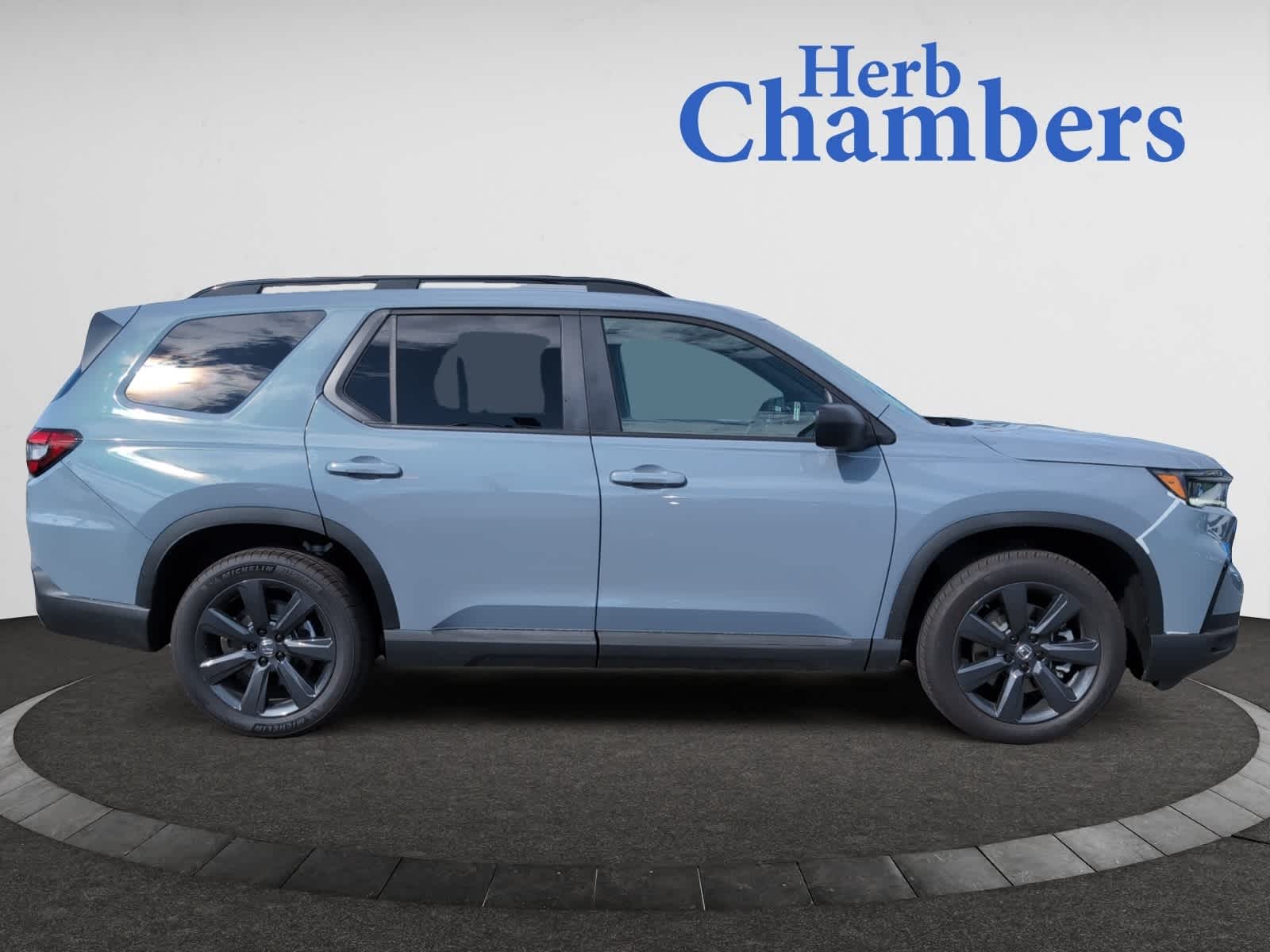 new 2025 Honda Pilot car, priced at $44,205