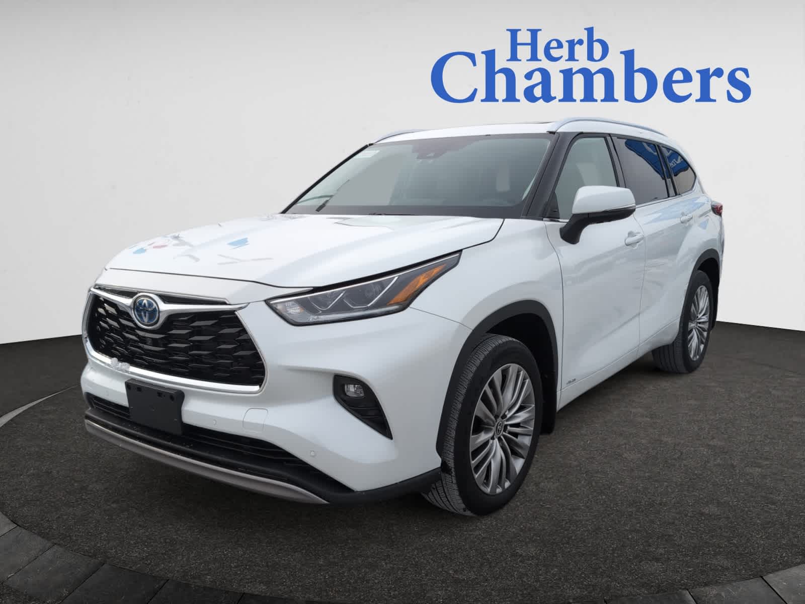 used 2022 Toyota Highlander Hybrid car, priced at $43,998