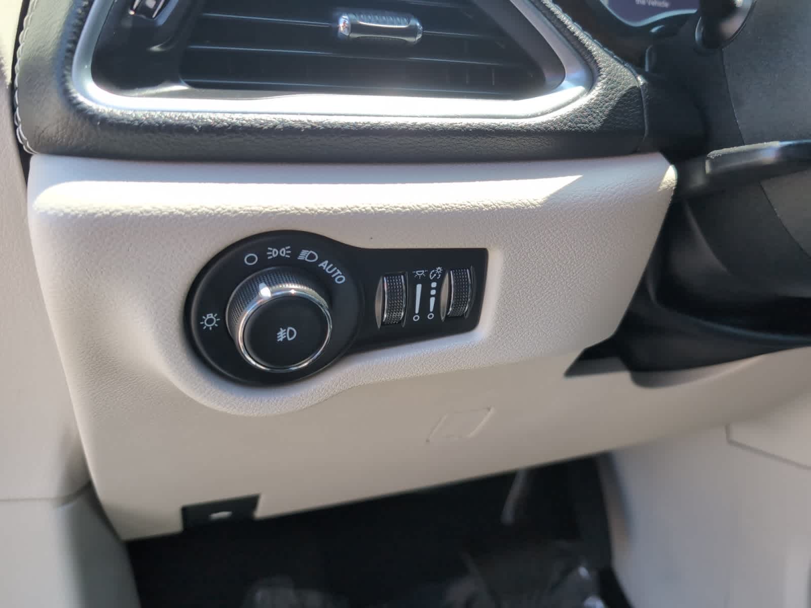 used 2023 Chrysler Pacifica car, priced at $28,498