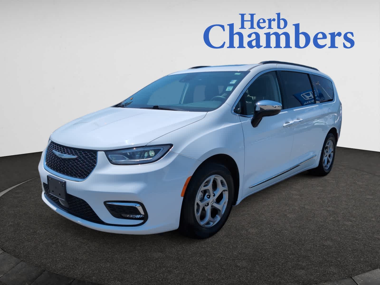 used 2023 Chrysler Pacifica car, priced at $28,498