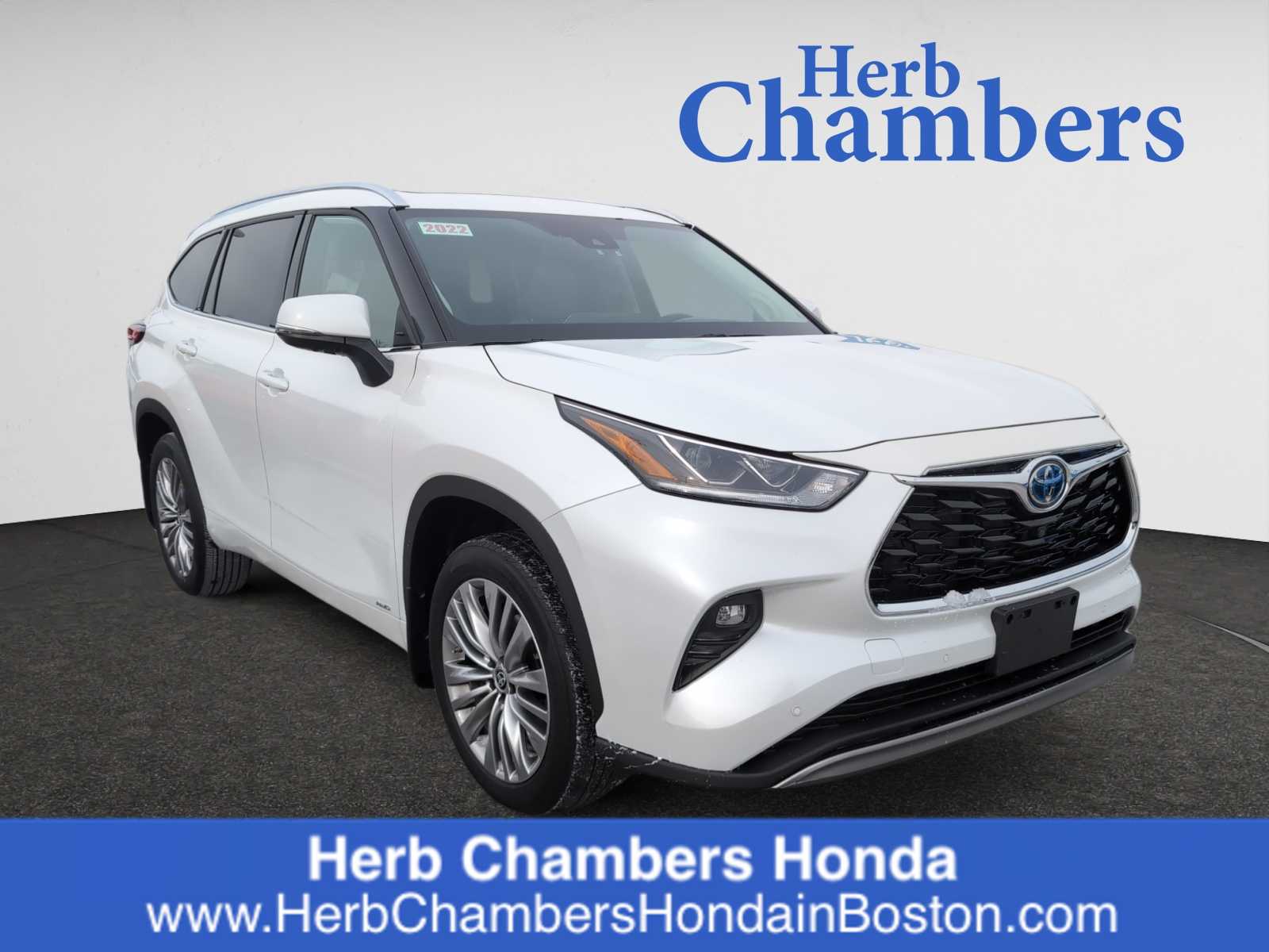 used 2022 Toyota Highlander Hybrid car, priced at $43,998