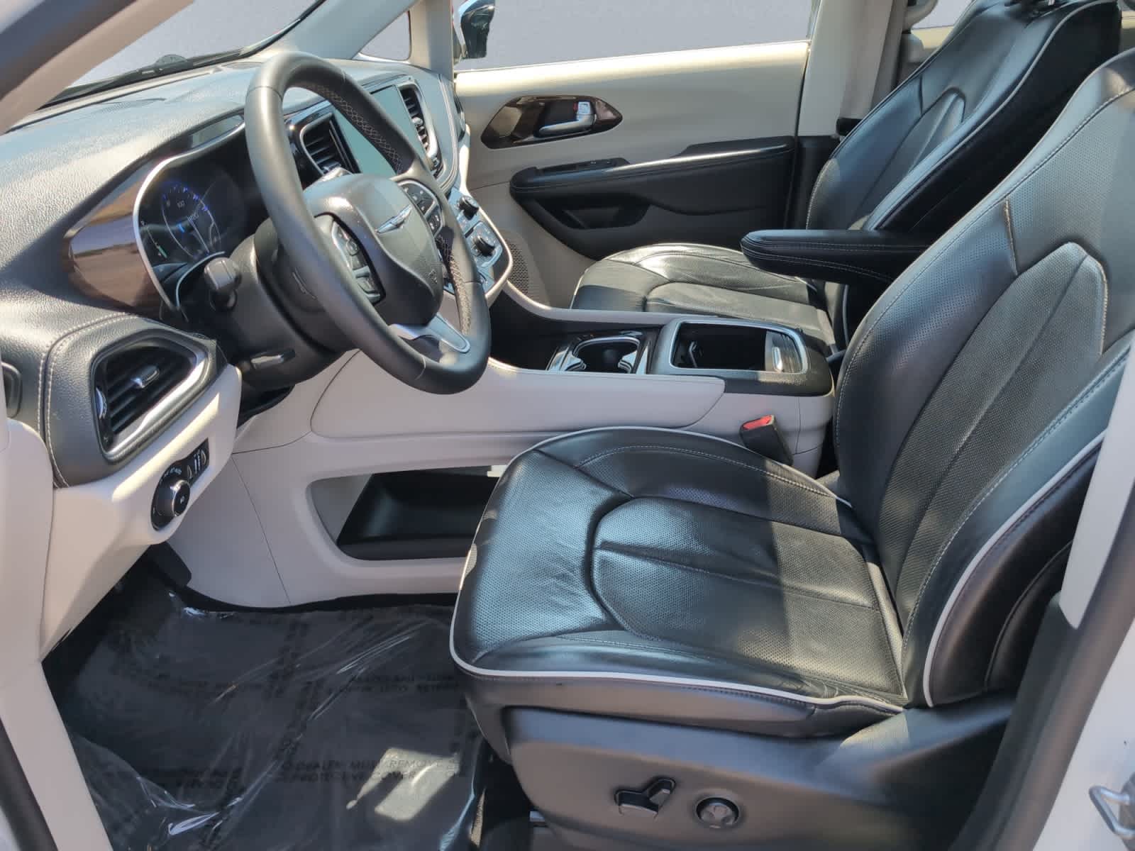 used 2023 Chrysler Pacifica car, priced at $28,498