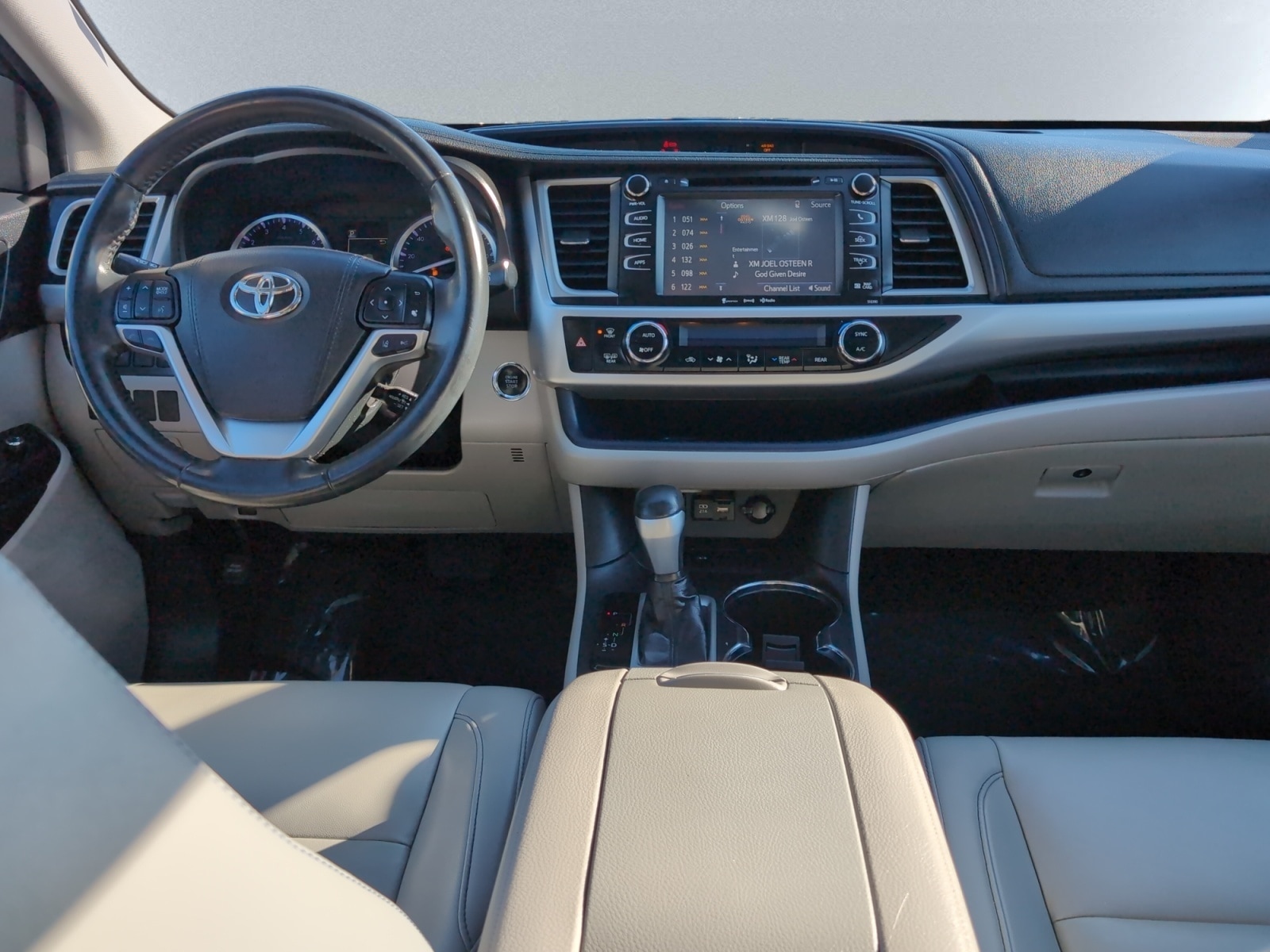 used 2019 Toyota Highlander car, priced at $24,198