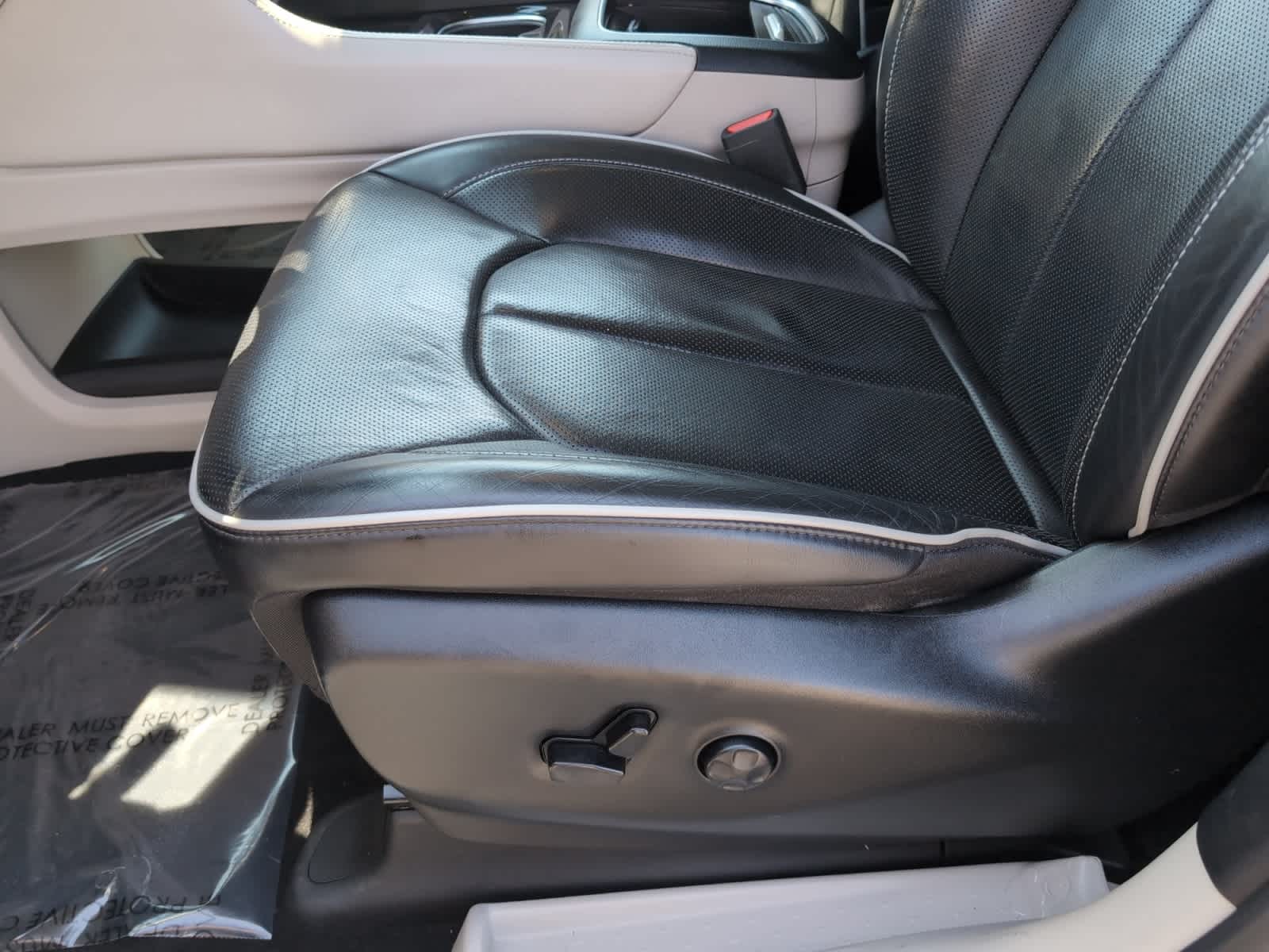 used 2023 Chrysler Pacifica car, priced at $28,498