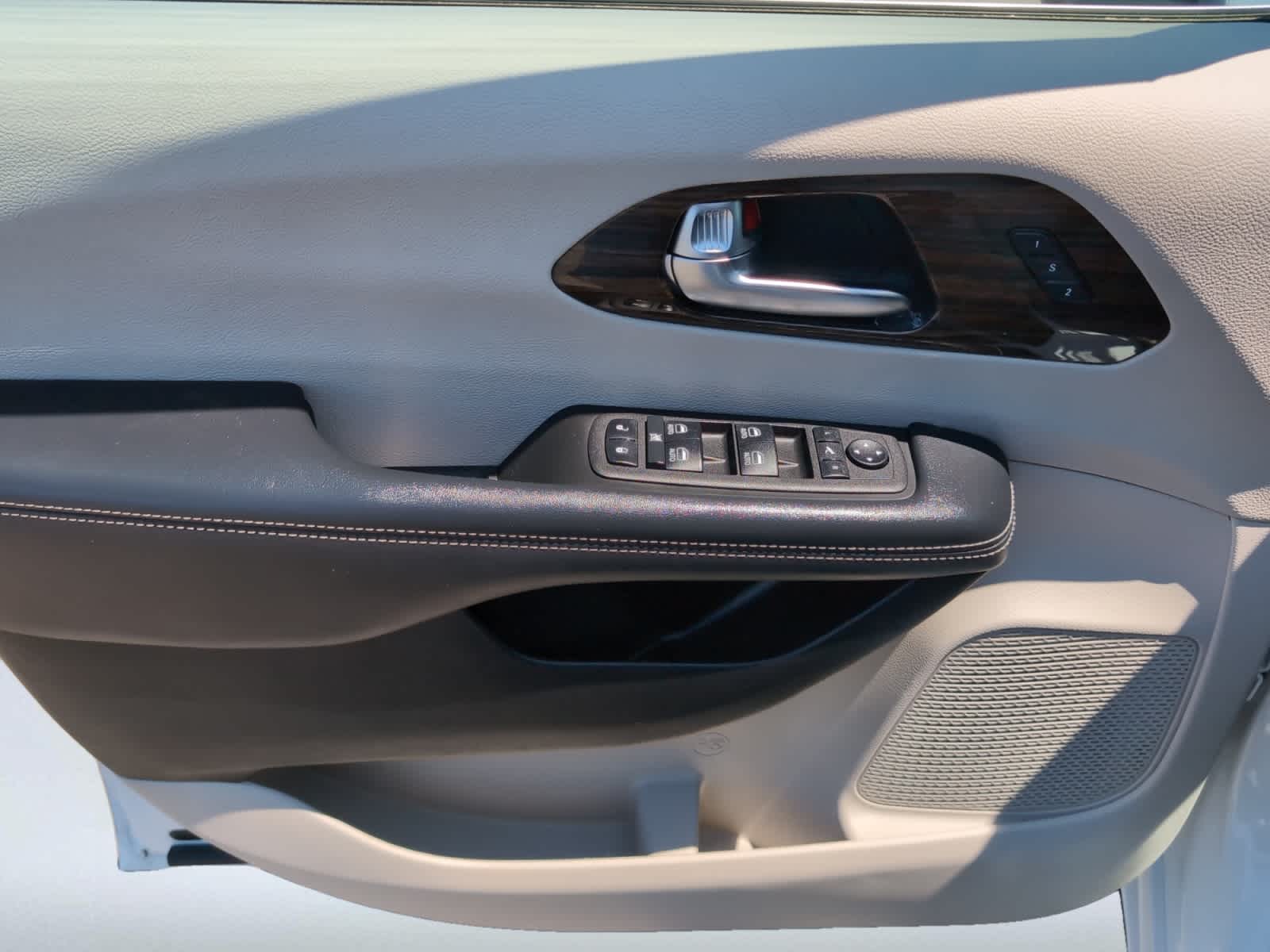 used 2023 Chrysler Pacifica car, priced at $28,498
