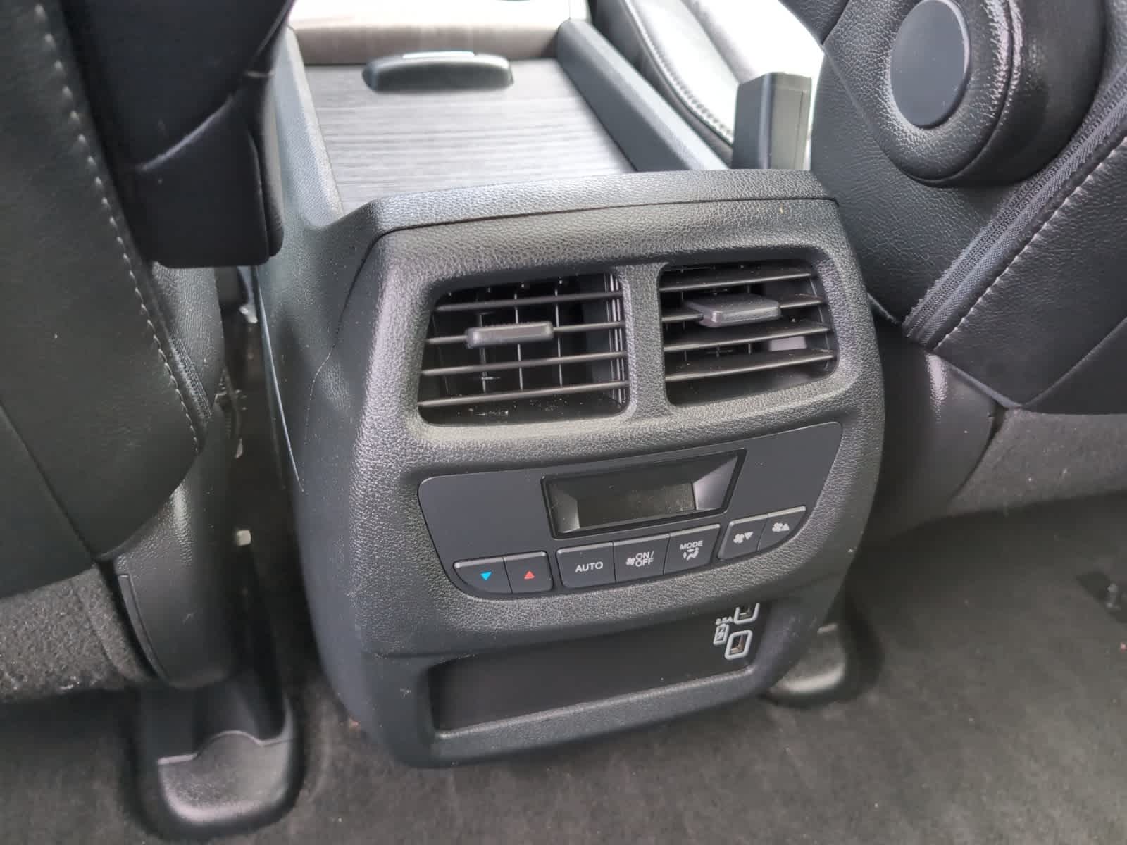used 2022 Honda Pilot car, priced at $31,998
