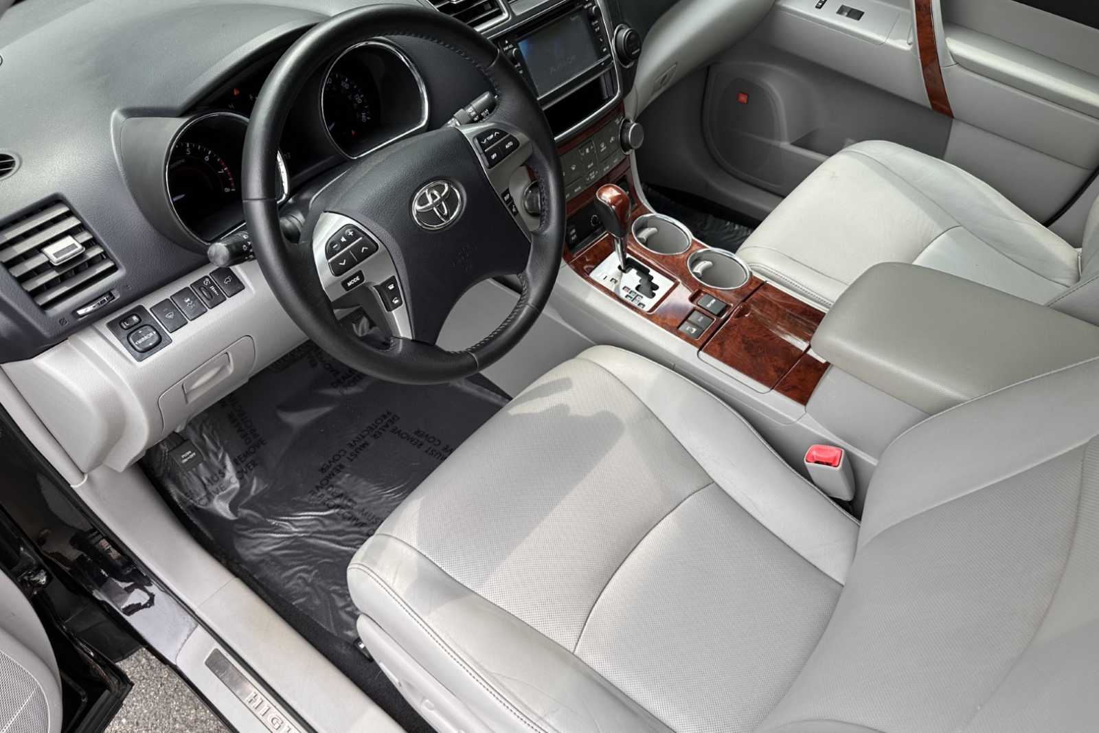 used 2013 Toyota Highlander car, priced at $15,998