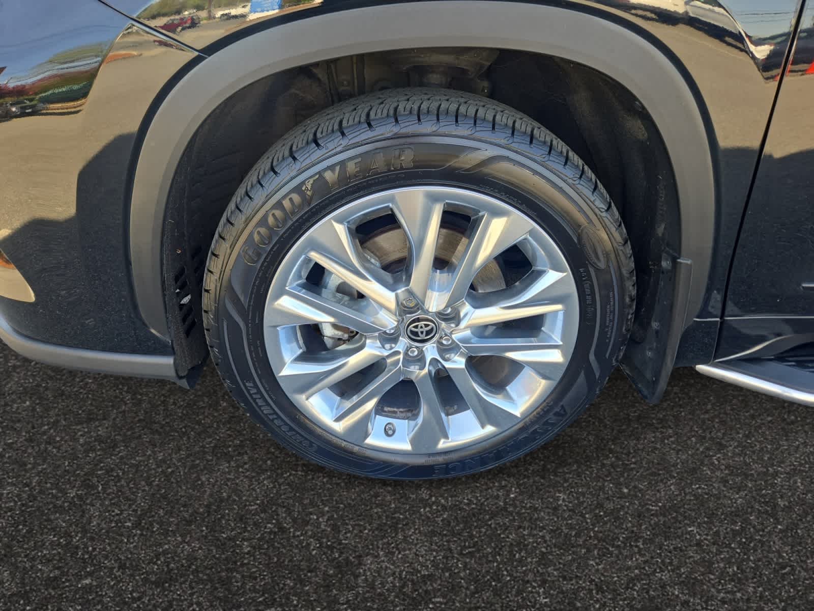used 2021 Toyota Highlander car, priced at $38,998