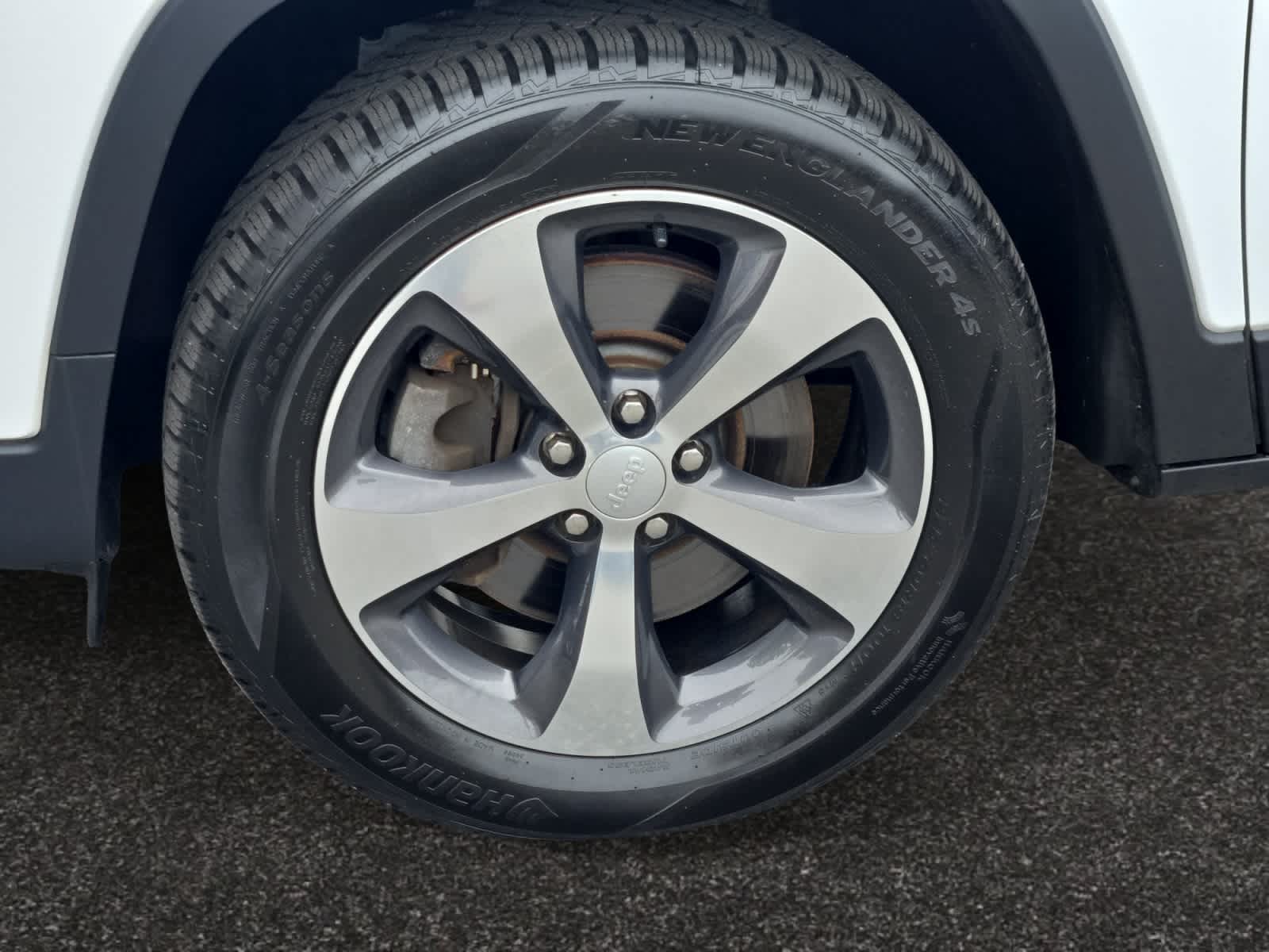 used 2019 Jeep Cherokee car, priced at $20,898