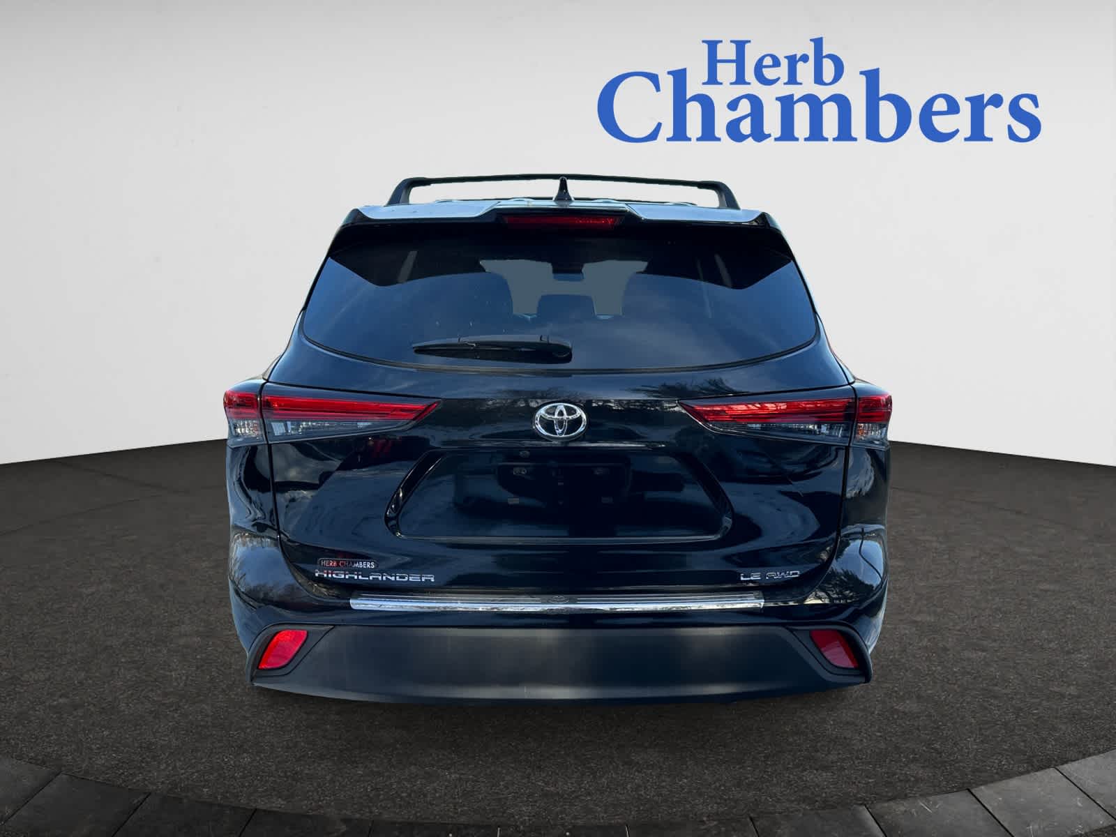 used 2021 Toyota Highlander car, priced at $30,498