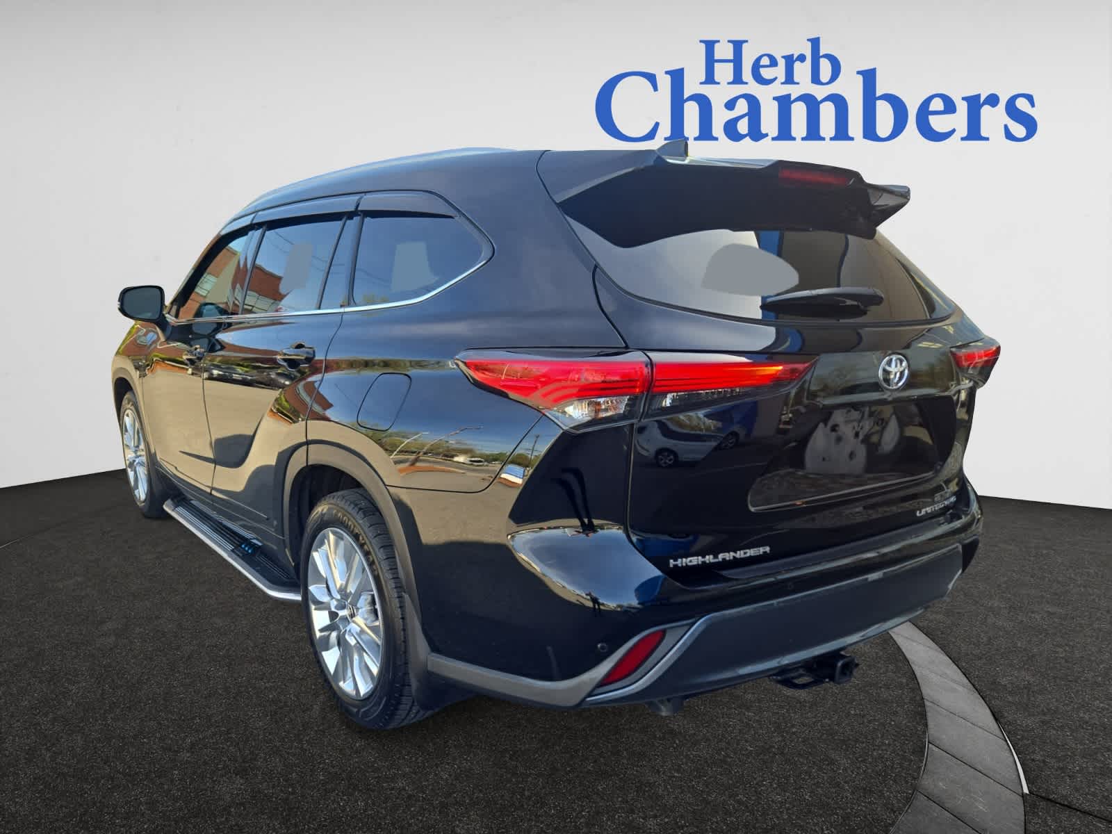 used 2021 Toyota Highlander car, priced at $38,998
