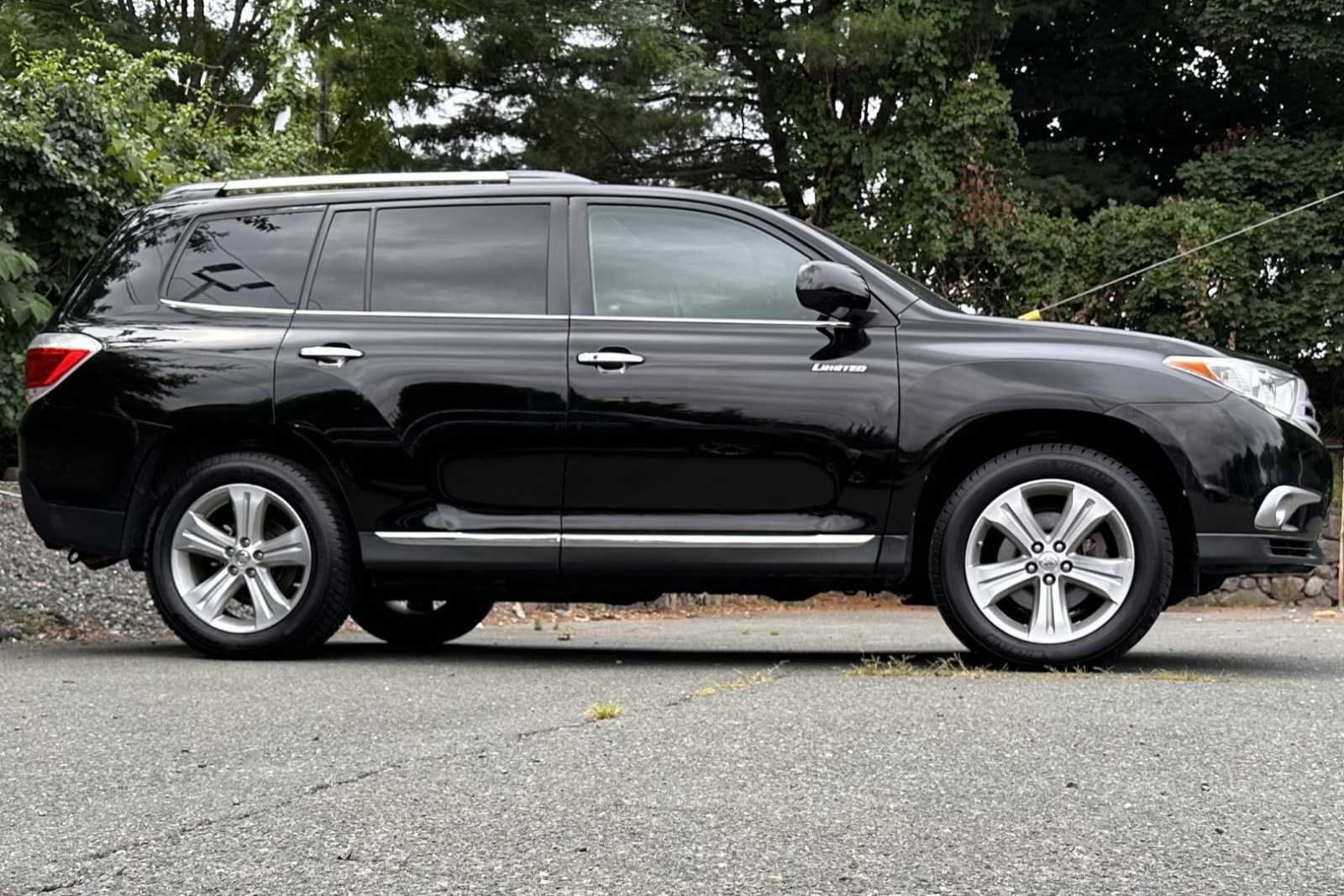 used 2013 Toyota Highlander car, priced at $15,998