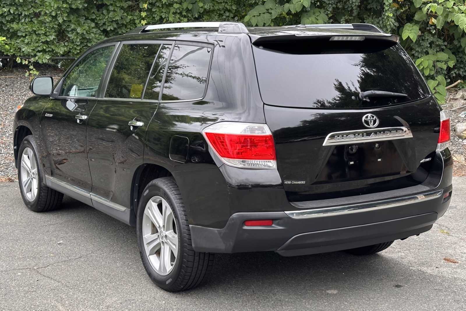 used 2013 Toyota Highlander car, priced at $15,998